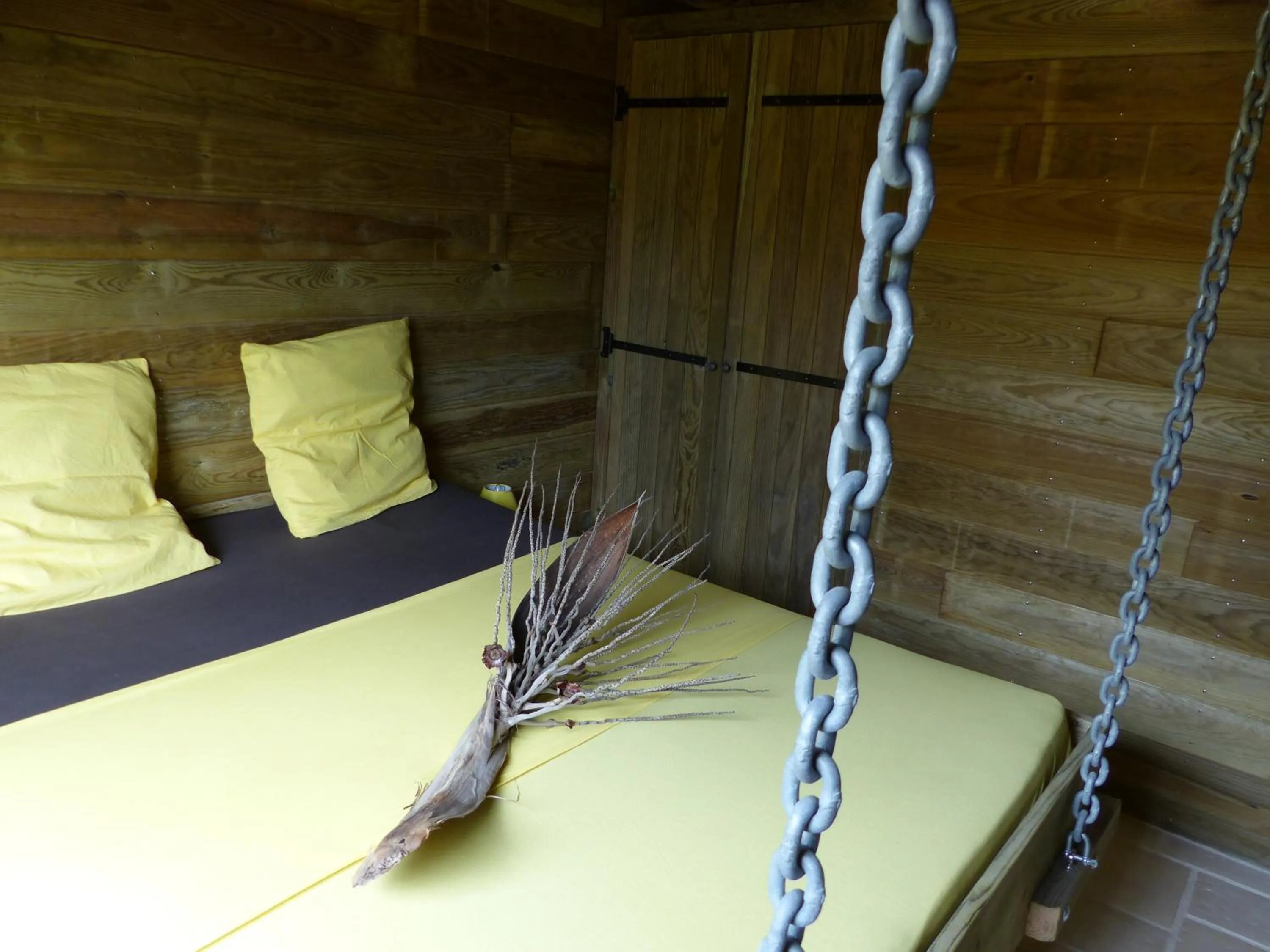 Bed in Iguana Ecolodge