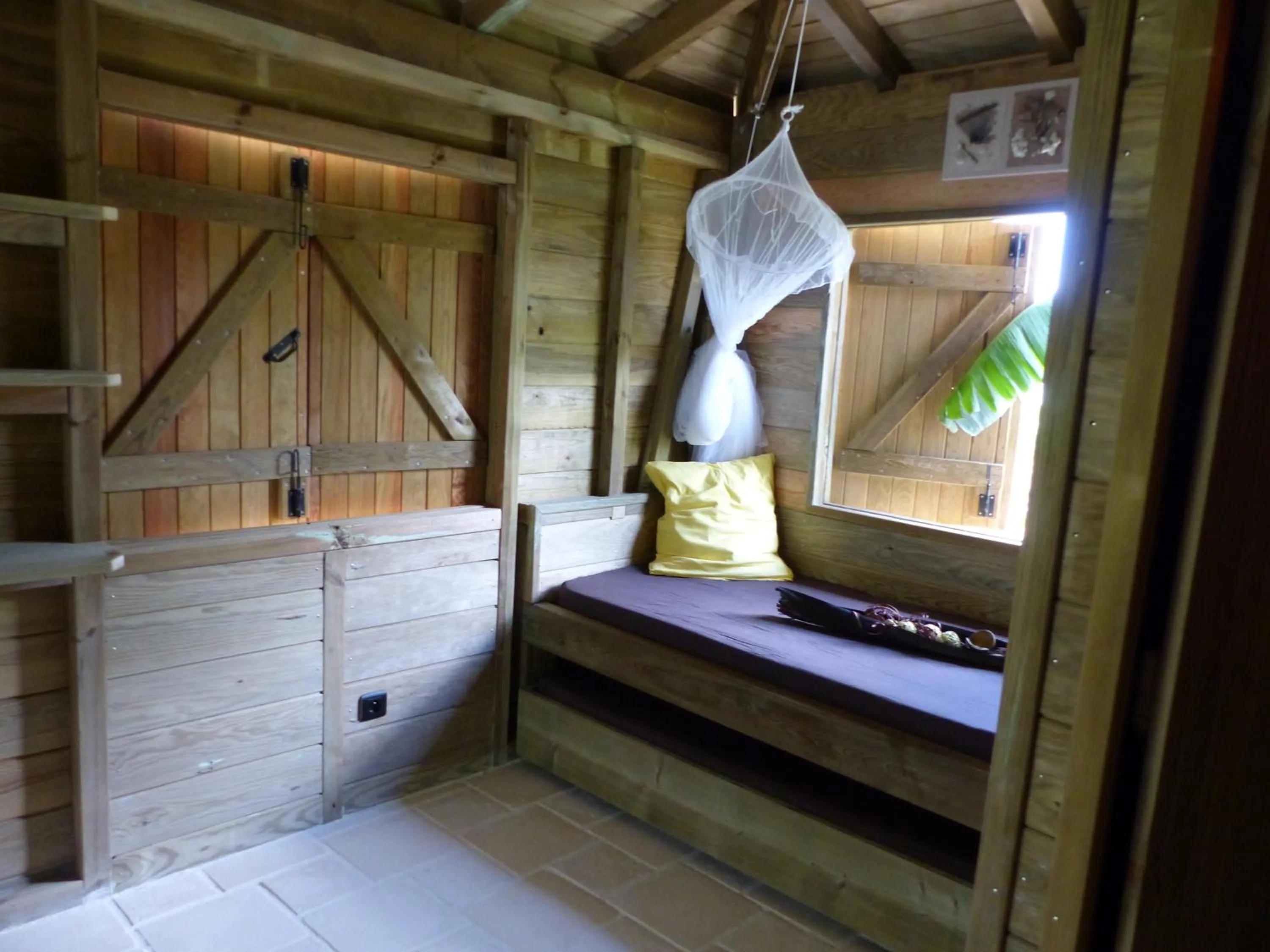 Bed in Iguana Ecolodge