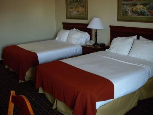 Bed in Holiday Inn Express Hotel & Suites Laurinburg by IHG