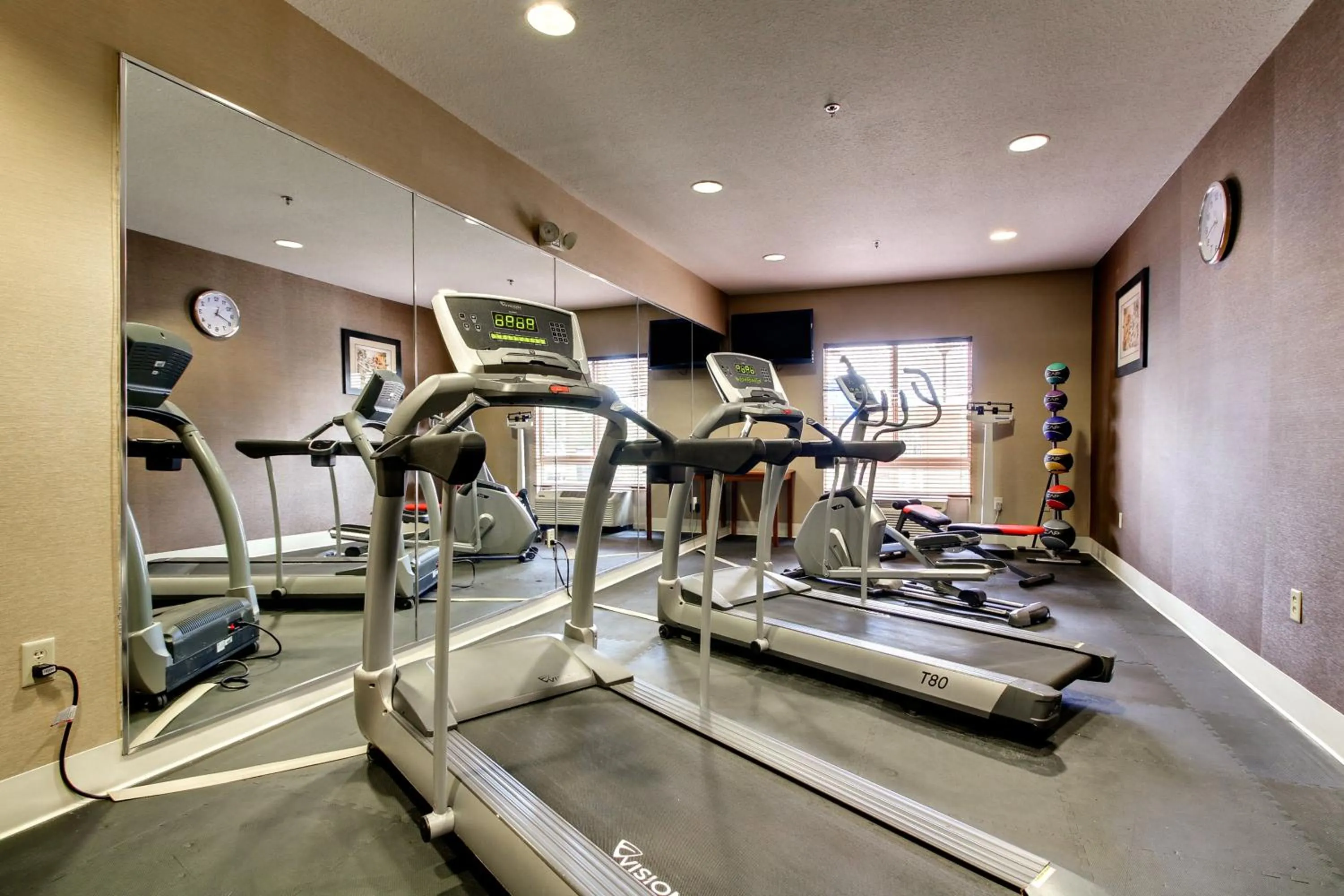Spa and wellness centre/facilities in Holiday Inn Express & Suites Jacksonville South - I-295 by IHG
