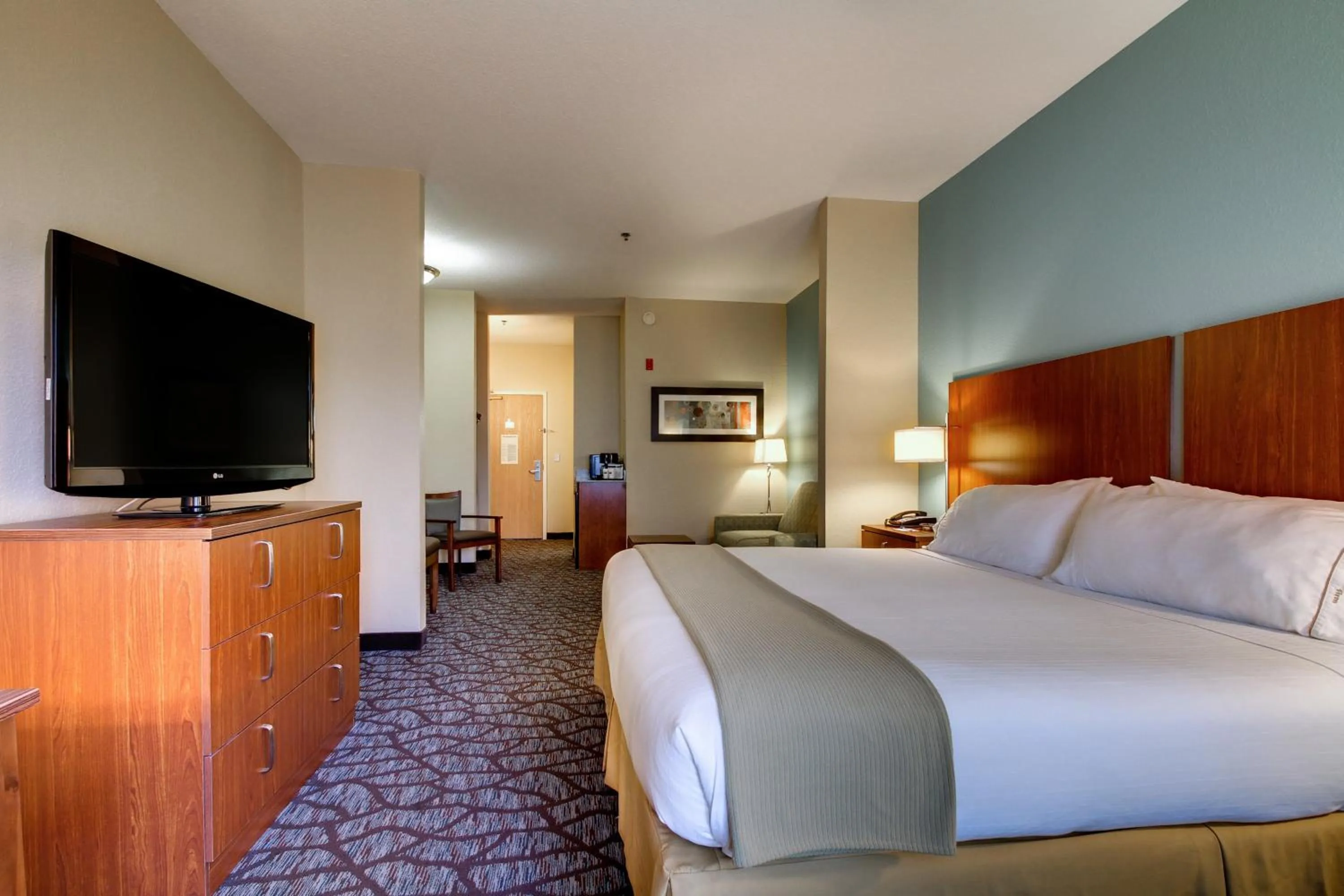 Photo of the whole room, Bed in Holiday Inn Express & Suites Jacksonville South - I-295 by IHG
