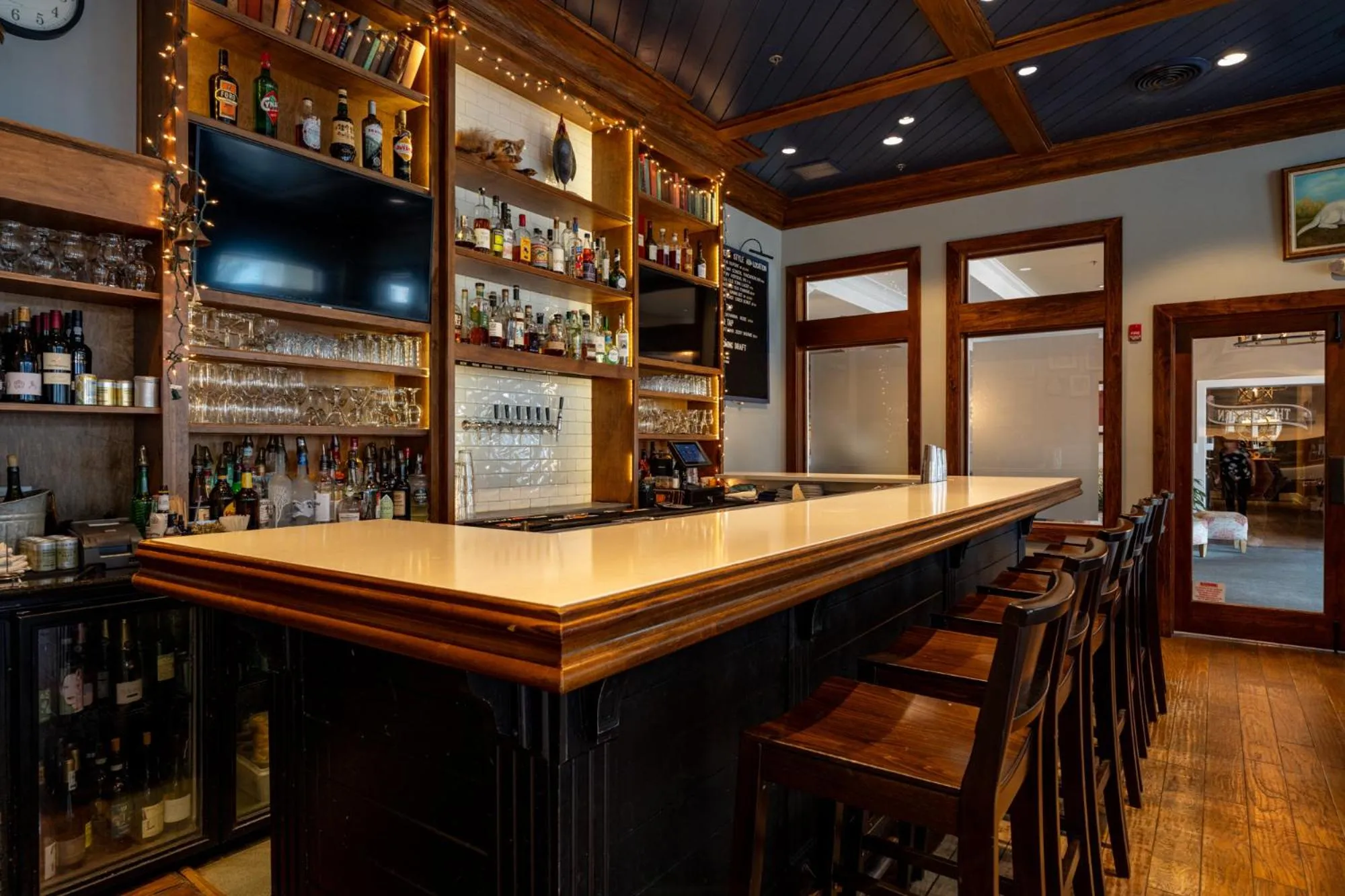 Restaurant/places to eat in Avenue Inn & Spa