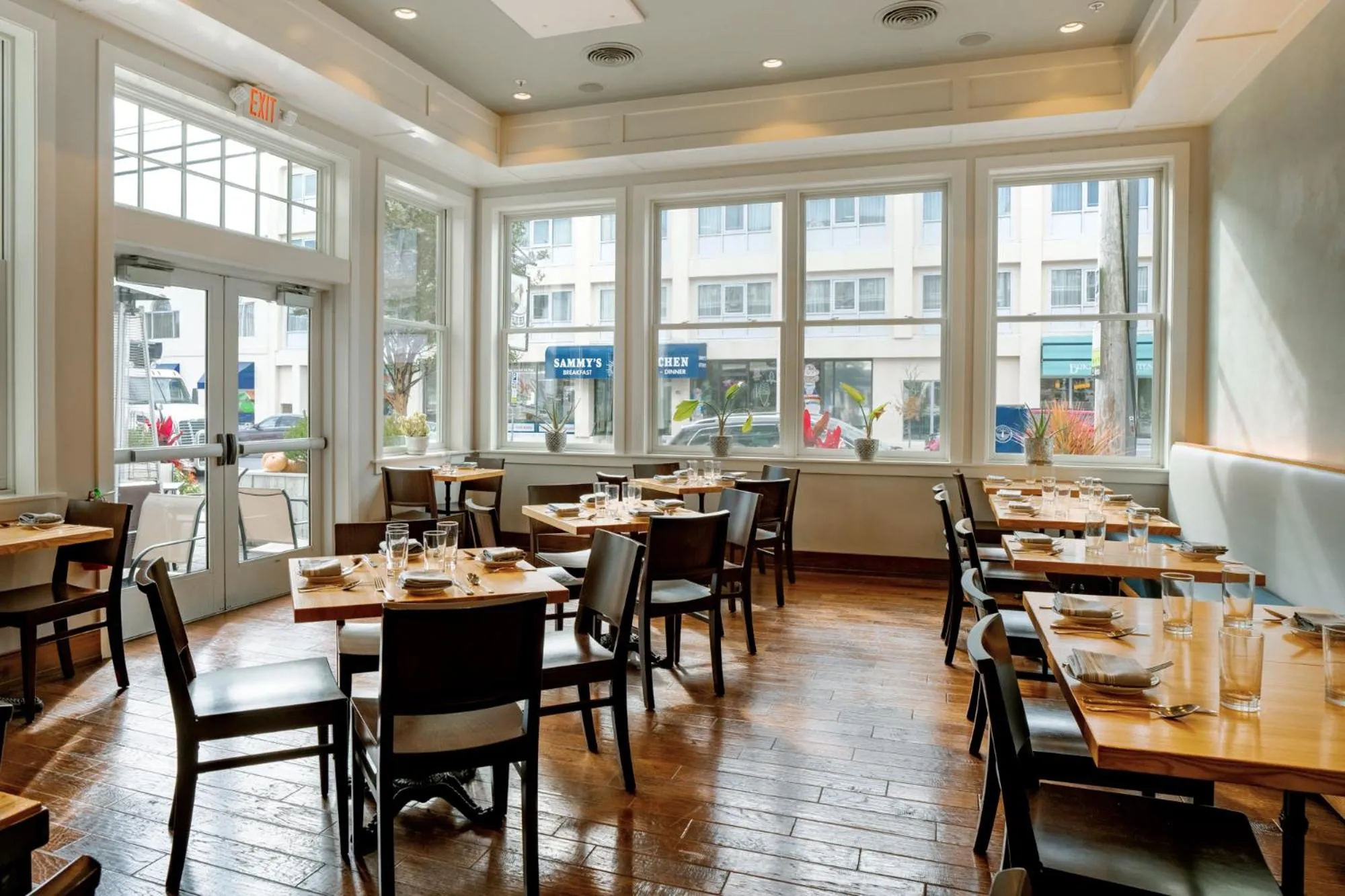 Restaurant/places to eat in Avenue Inn & Spa