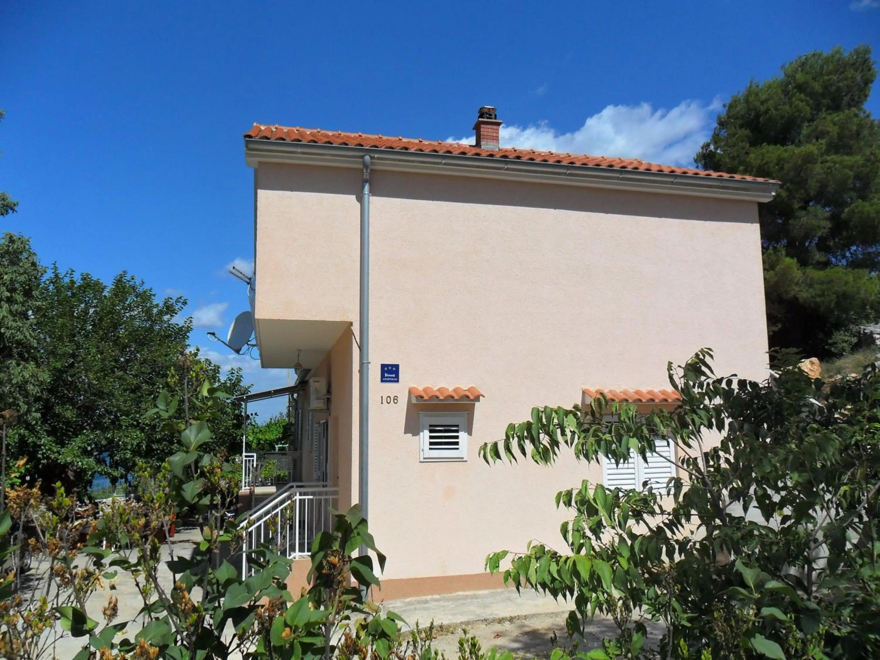 Property building in Apartmani Luka & Iva