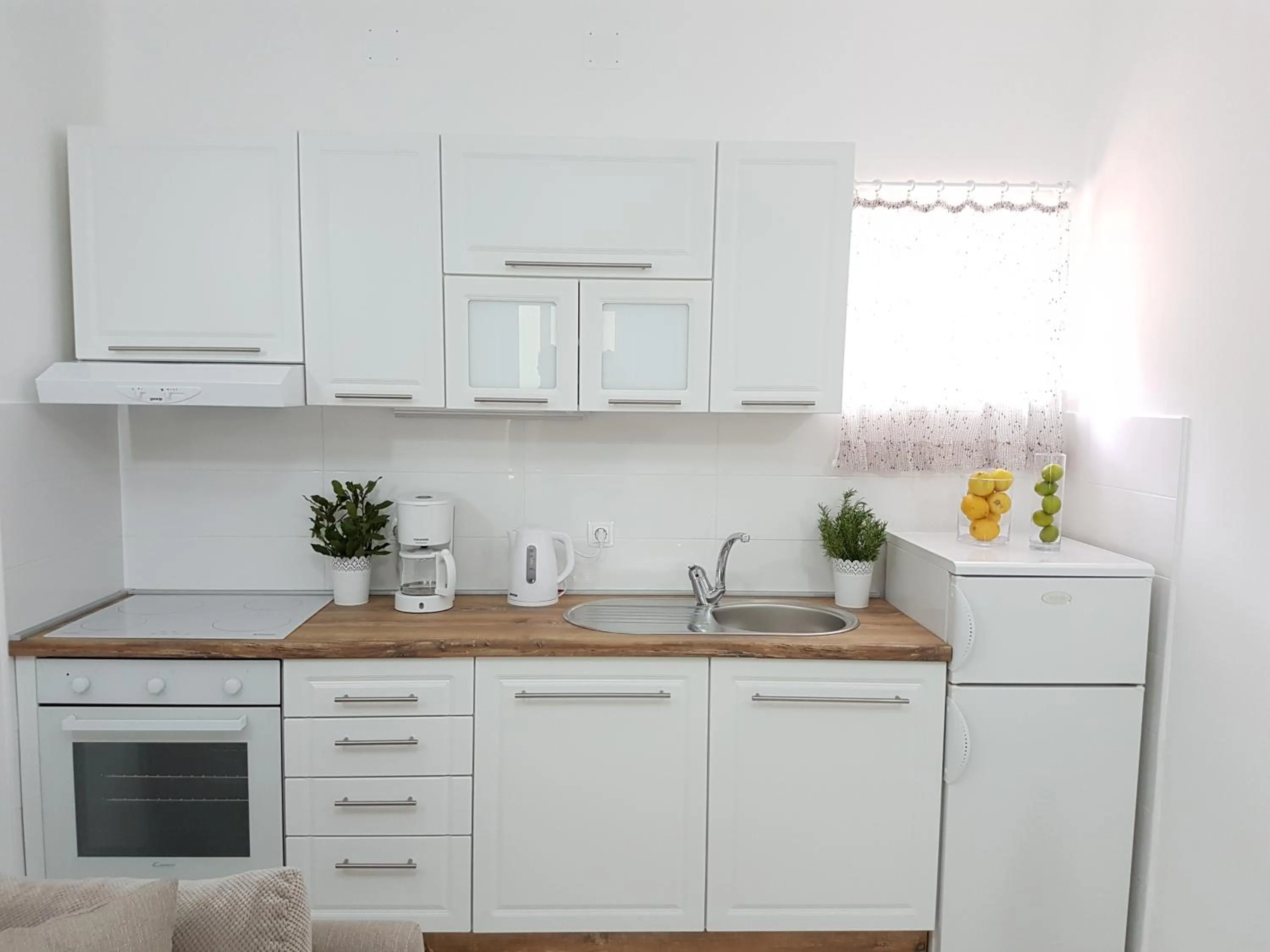 Kitchen or kitchenette in Apartmani Luka & Iva