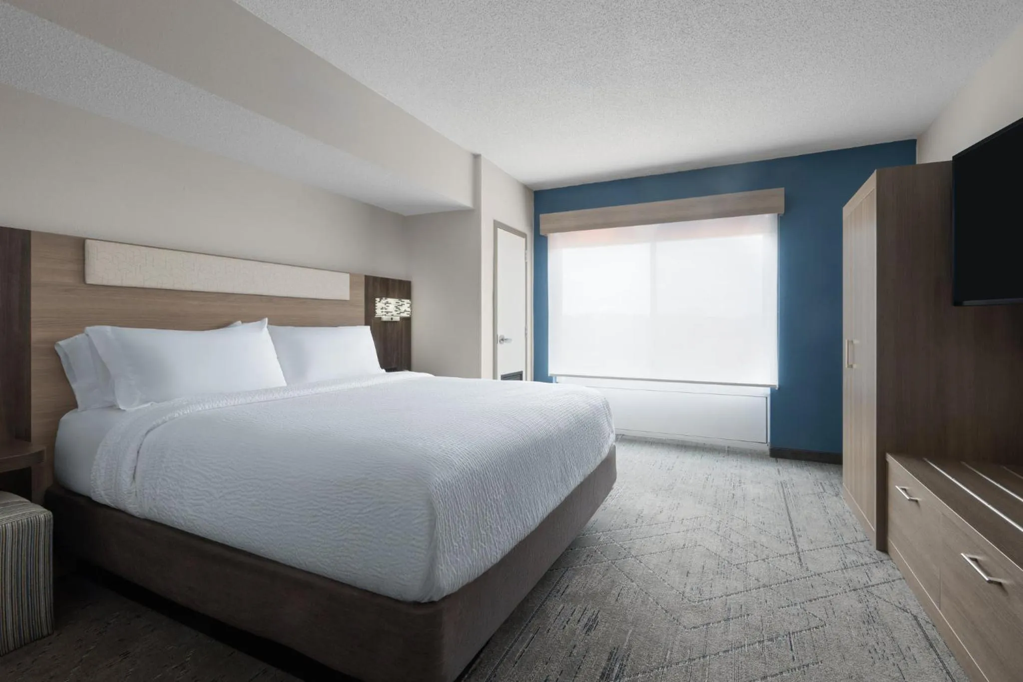 Photo of the whole room, Bed in Holiday Inn Express Pembroke by IHG