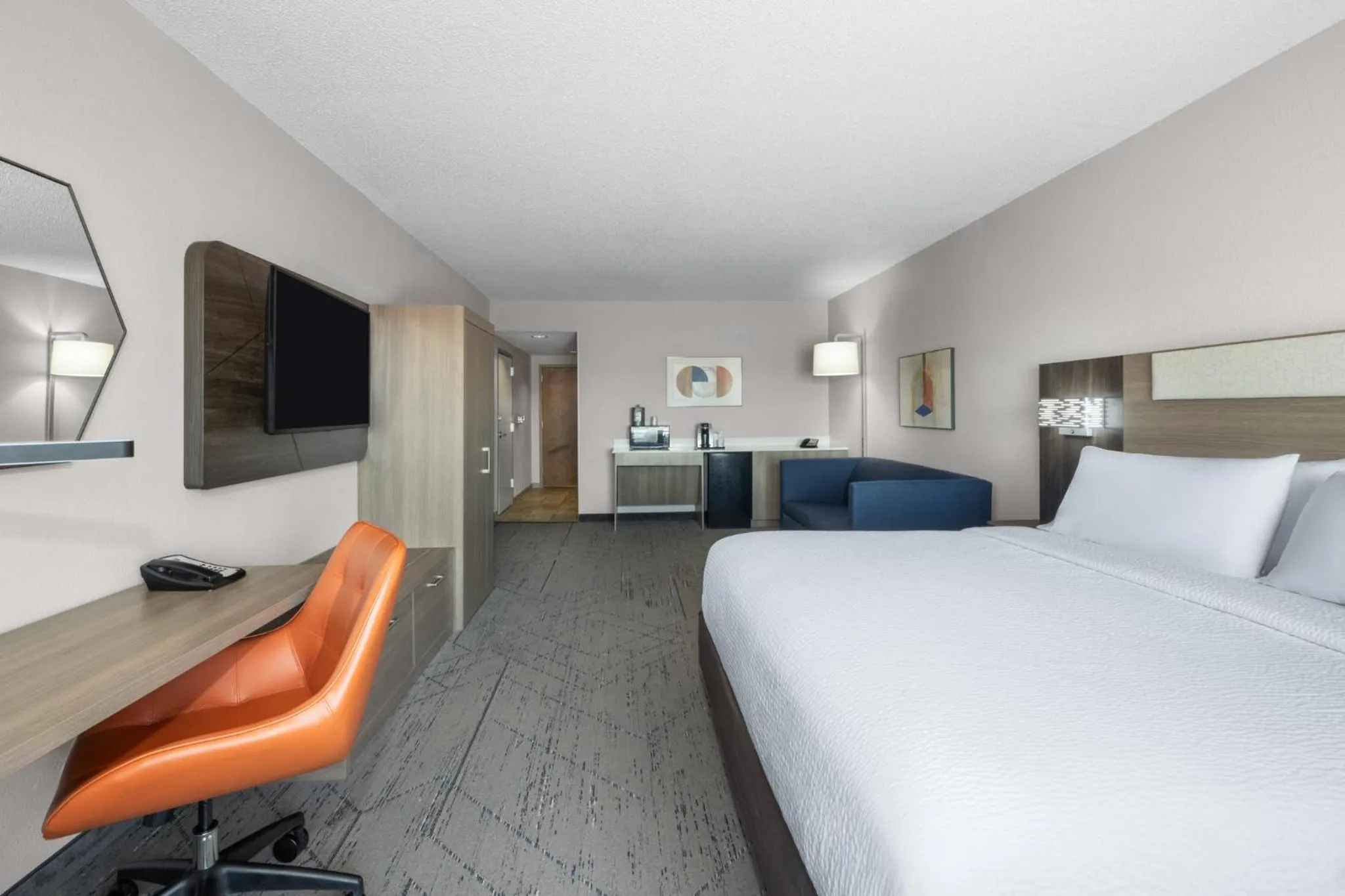 Photo of the whole room, Bed in Holiday Inn Express Pembroke by IHG