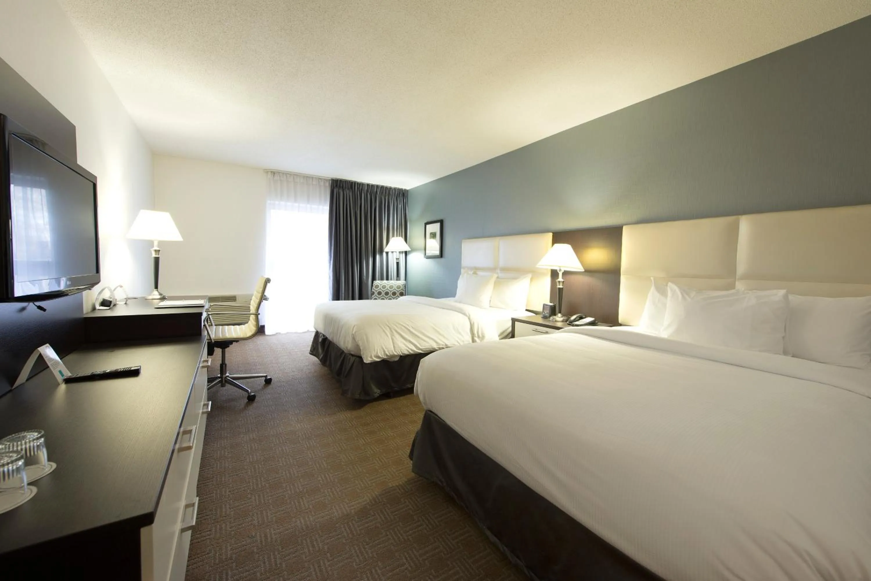 Bedroom, Bed in Toronto Don Valley Hotel and Suites