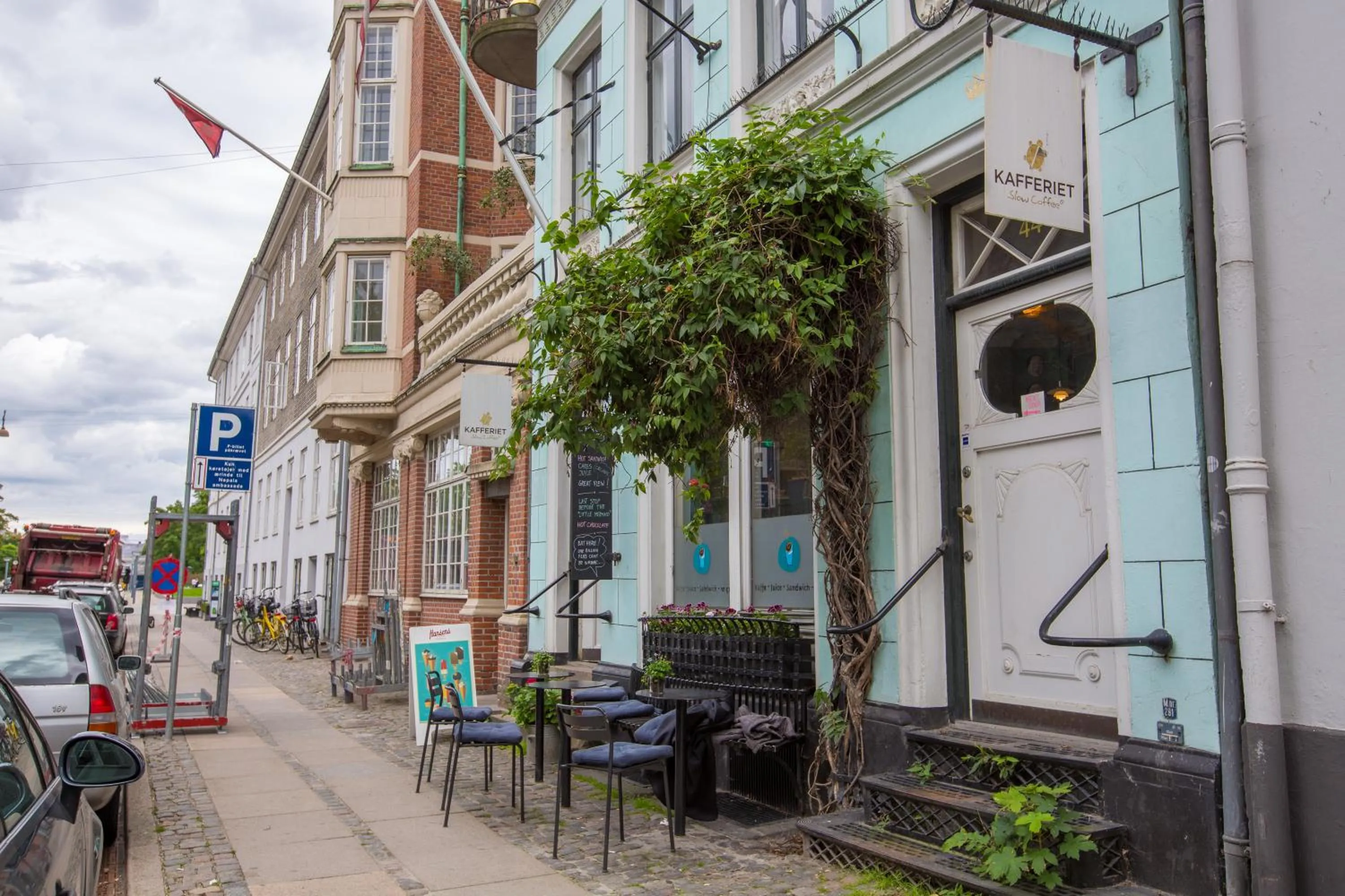 Restaurant/places to eat in The Citadel Apartments by Daniel&Jacob's