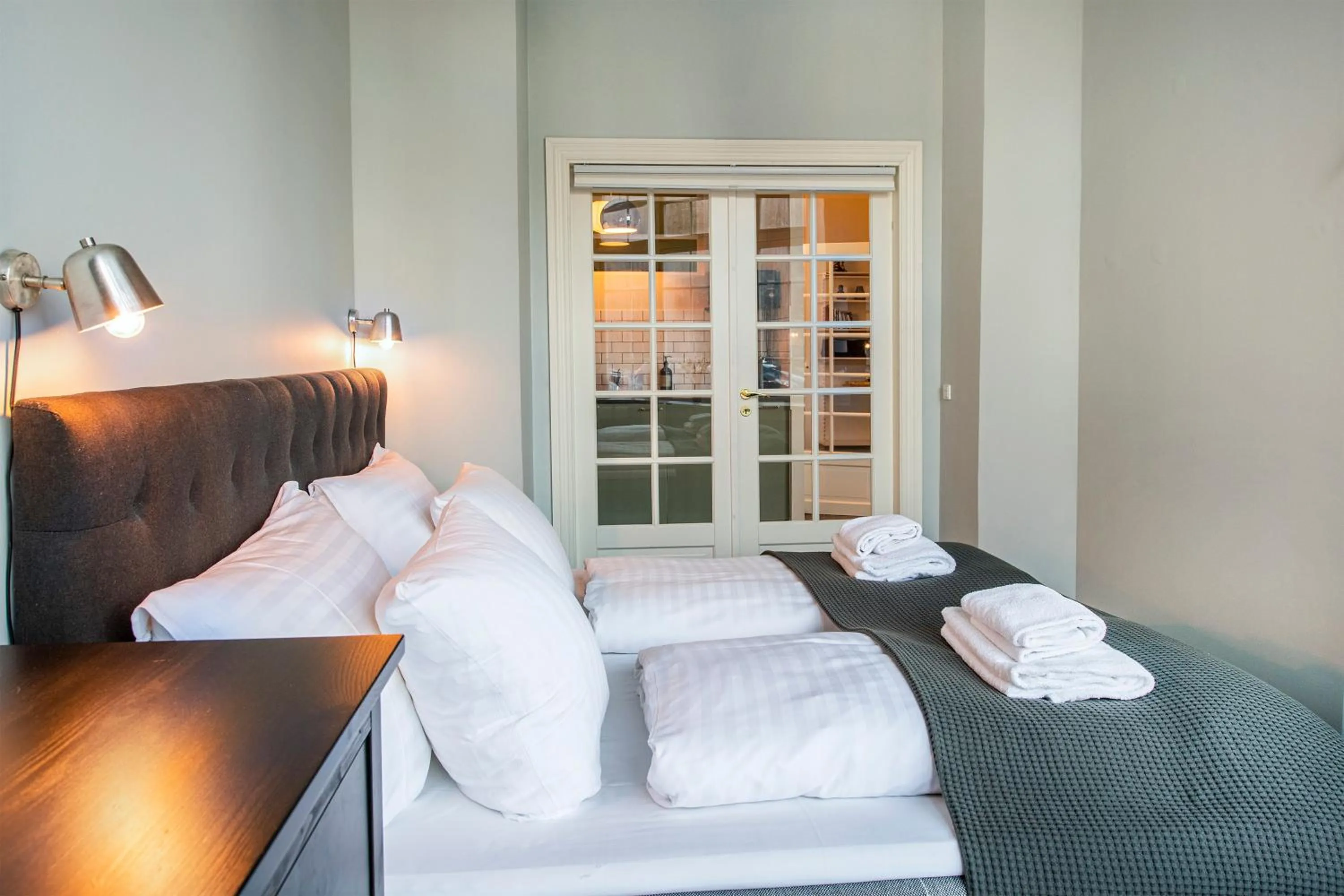 Bedroom, Bed in The Citadel Apartments by Daniel&Jacob's