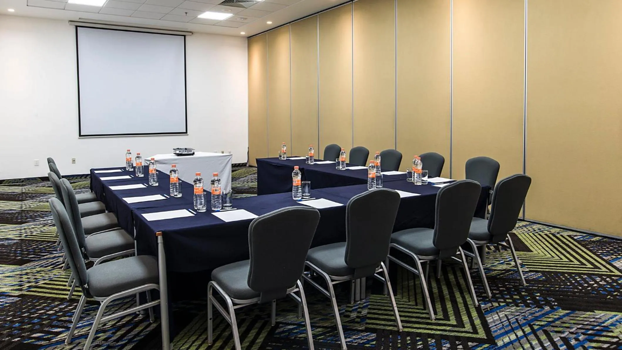 Meeting/conference room in Holiday Inn Express Puebla by IHG