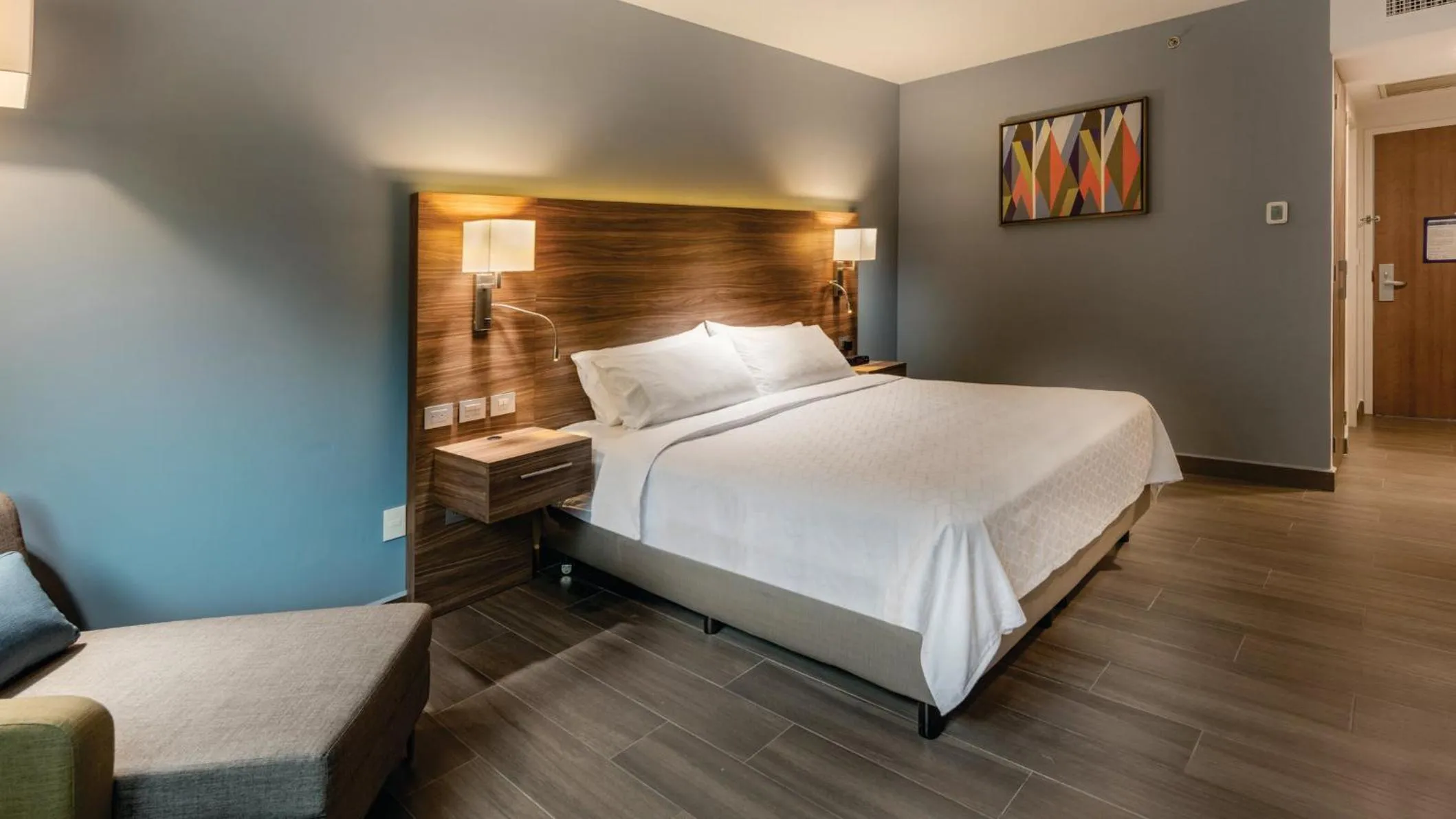 Photo of the whole room, Bed in Holiday Inn Express Puebla by IHG