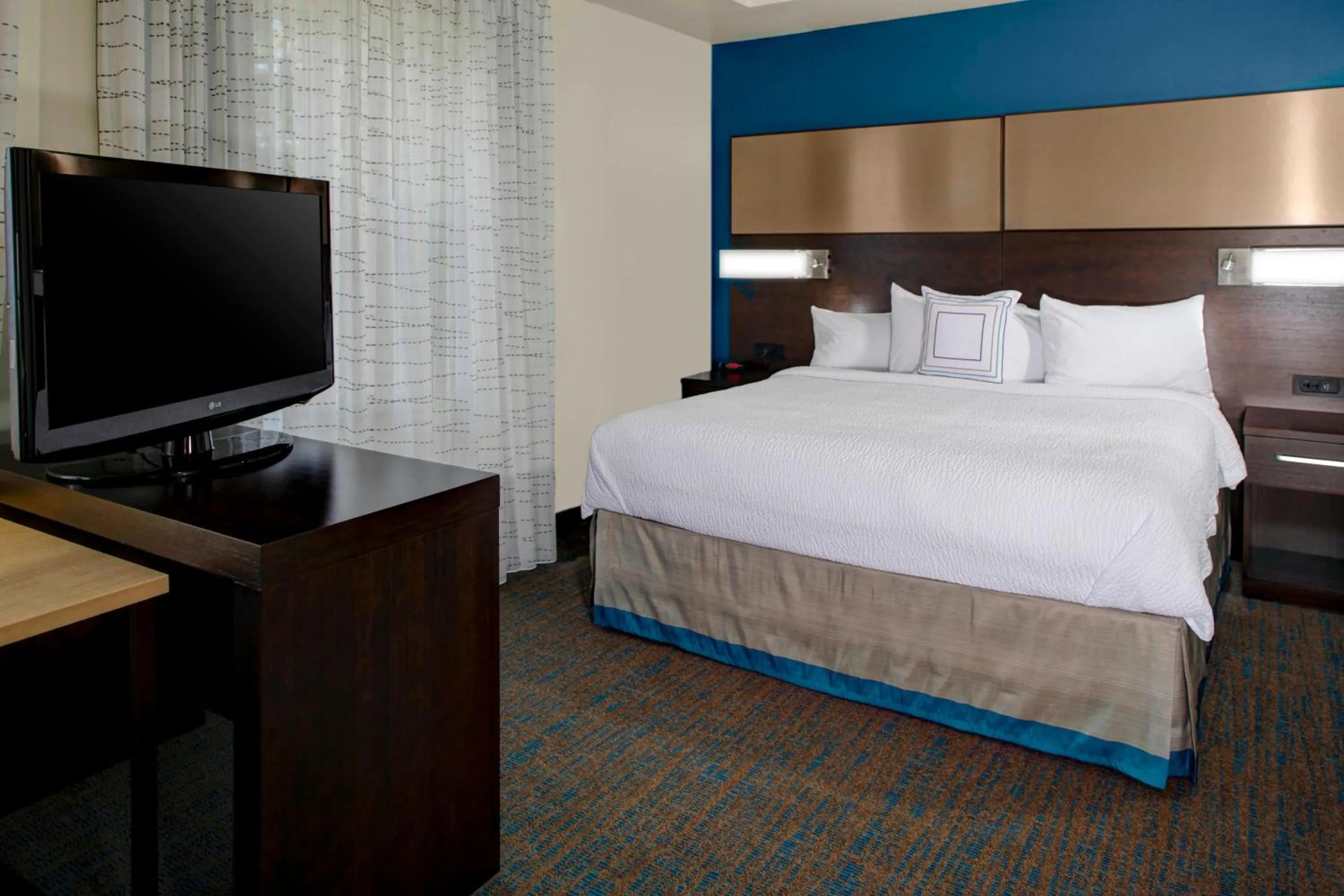 Photo of the whole room, Bed in Residence Inn by Marriott Cleveland Mentor