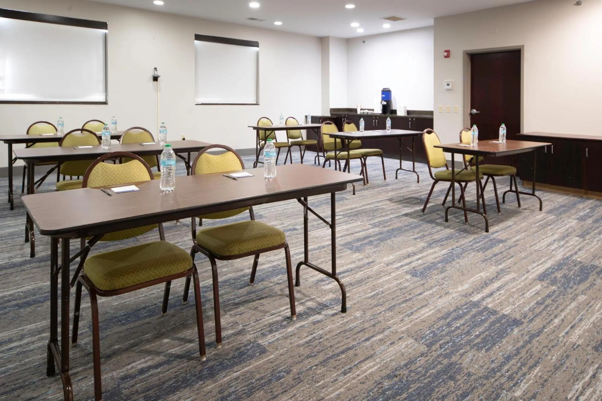 Meeting/conference room in Holiday Inn Express Hotel & Suites St. Charles by IHG
