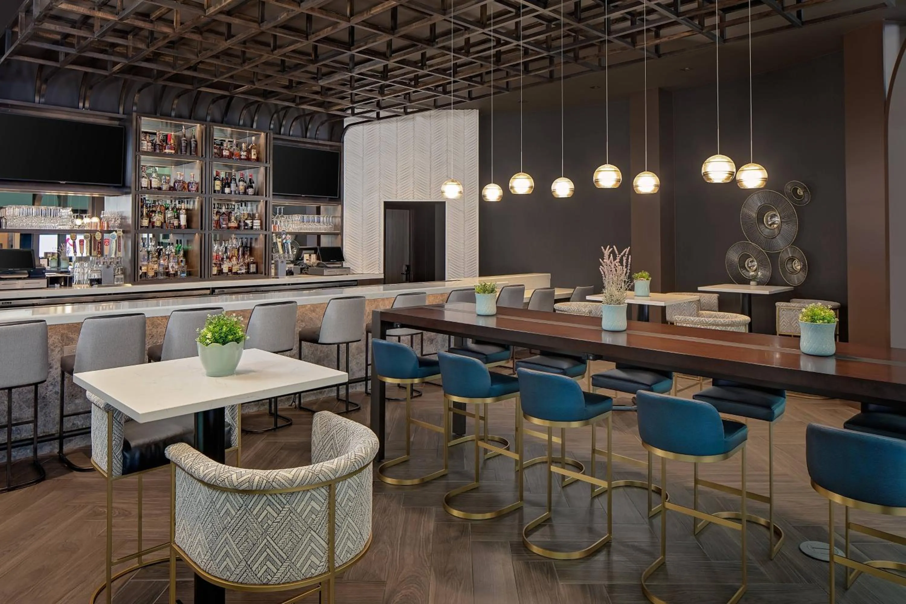 Restaurant/places to eat in Cincinnati Marriott at RiverCenter