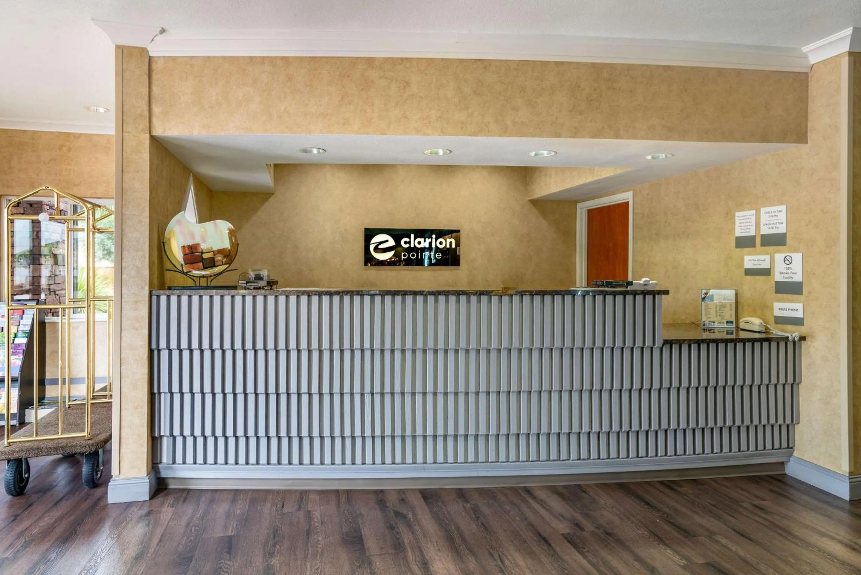 Lobby or reception in Clarion Pointe Medford