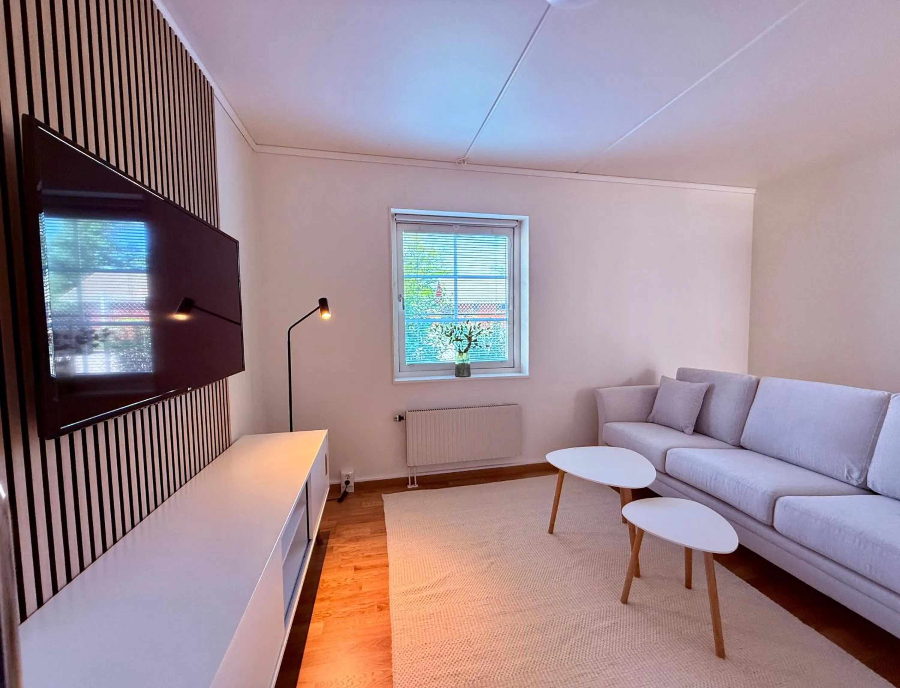 Easy Livin' Apartment Hotel