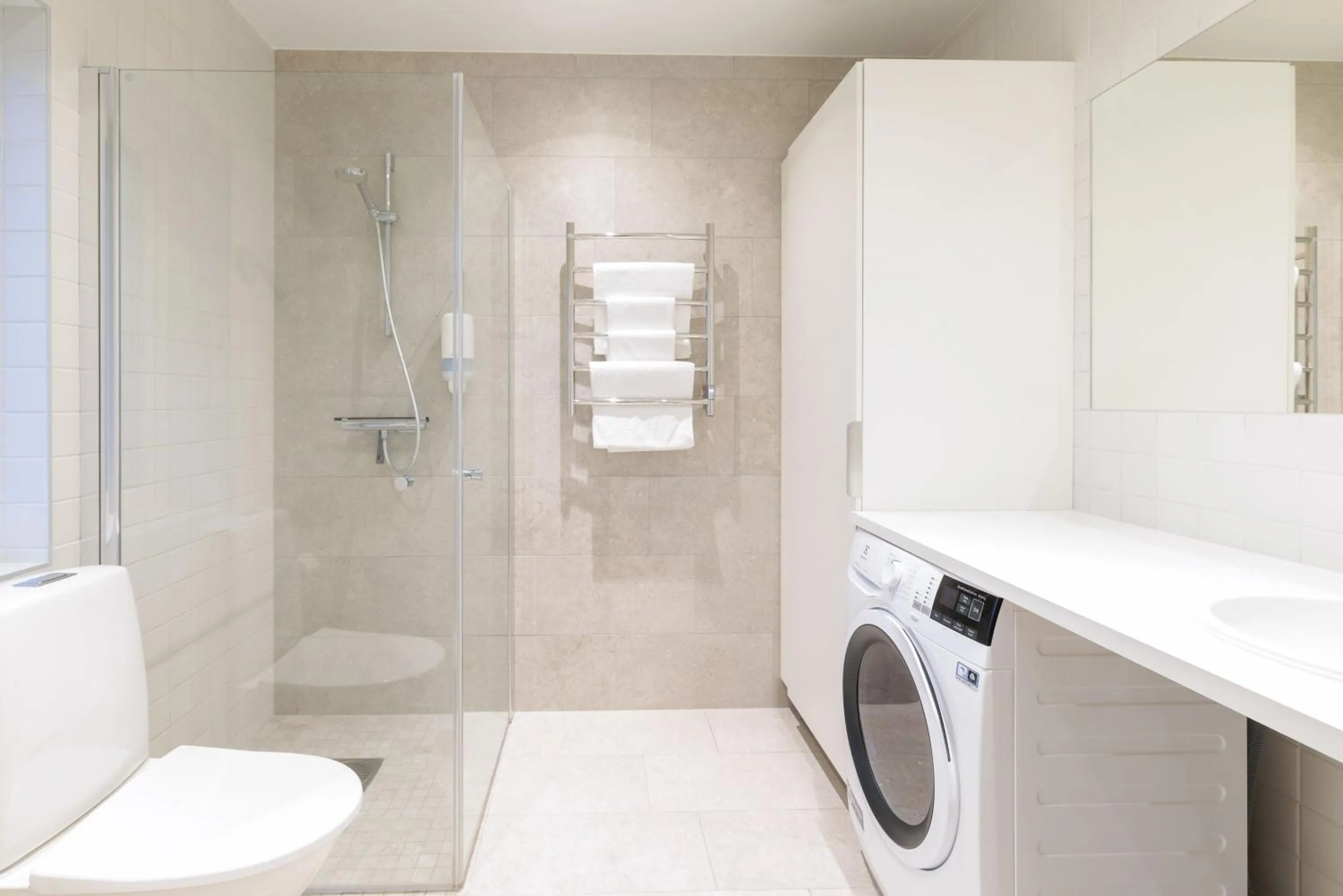 Bathroom in Easy Livin' Apartment Hotel