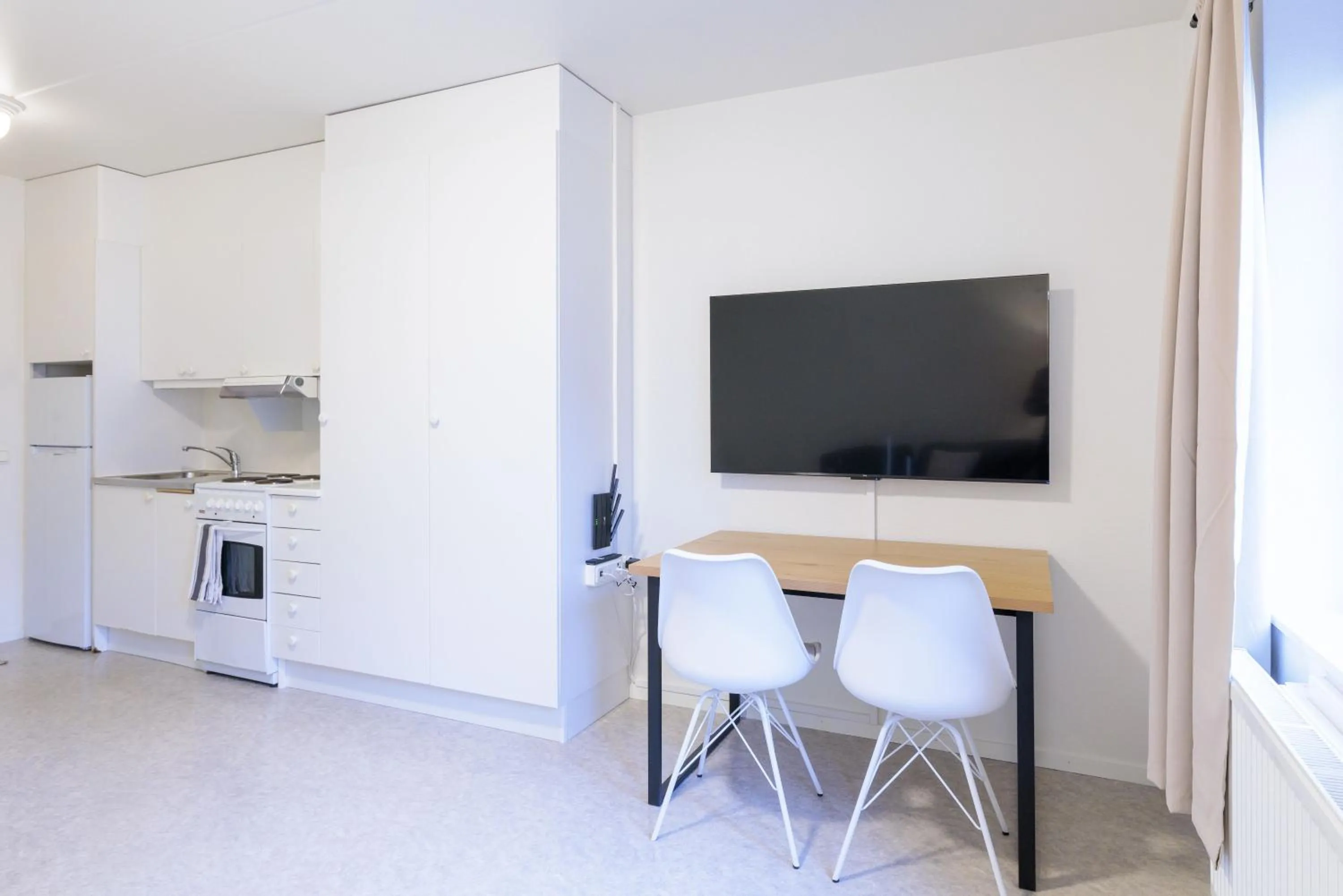 Easy Livin' Apartment Hotel