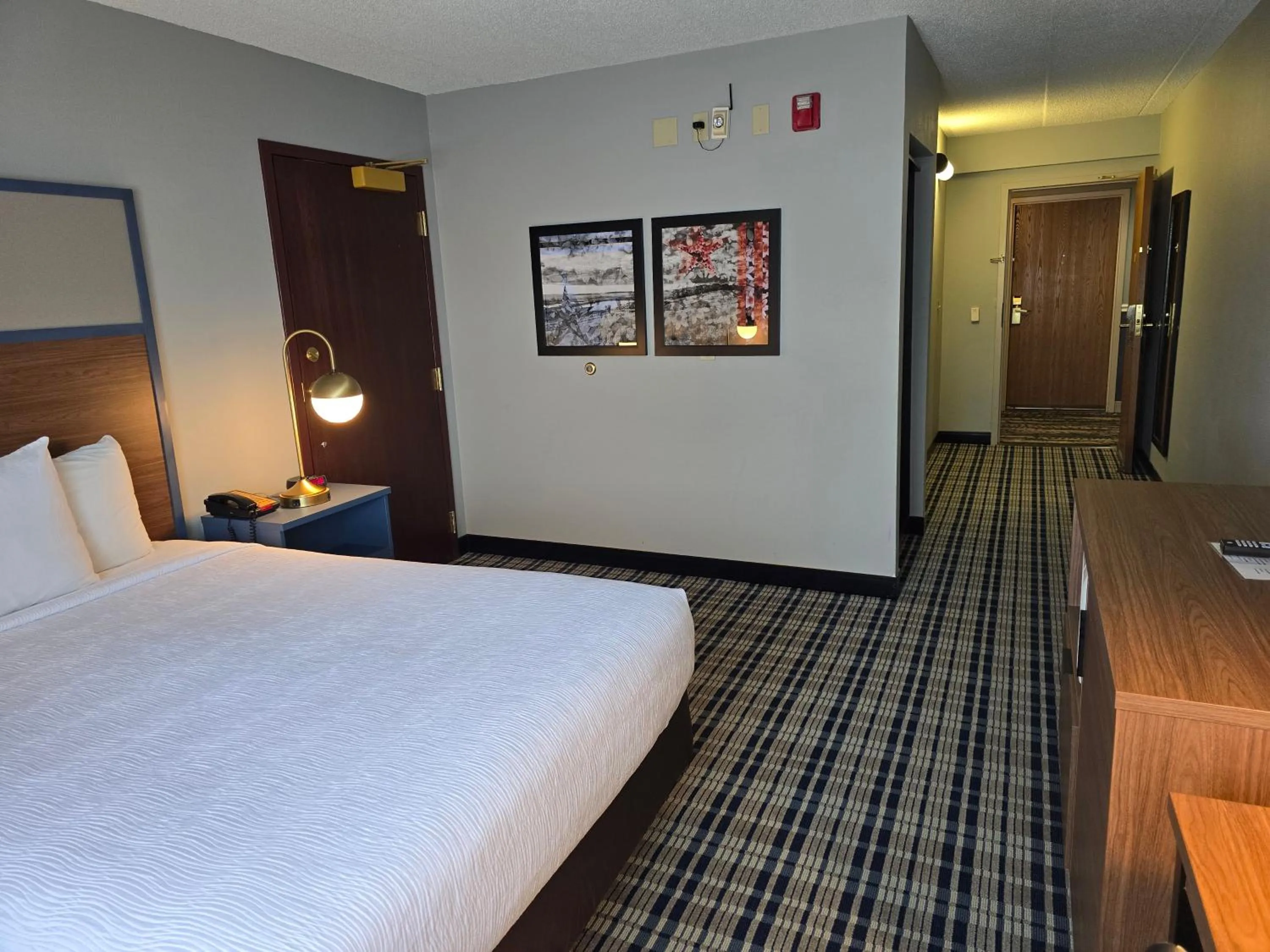 Bedroom, Bed in AmericInn by Wyndham Beloit