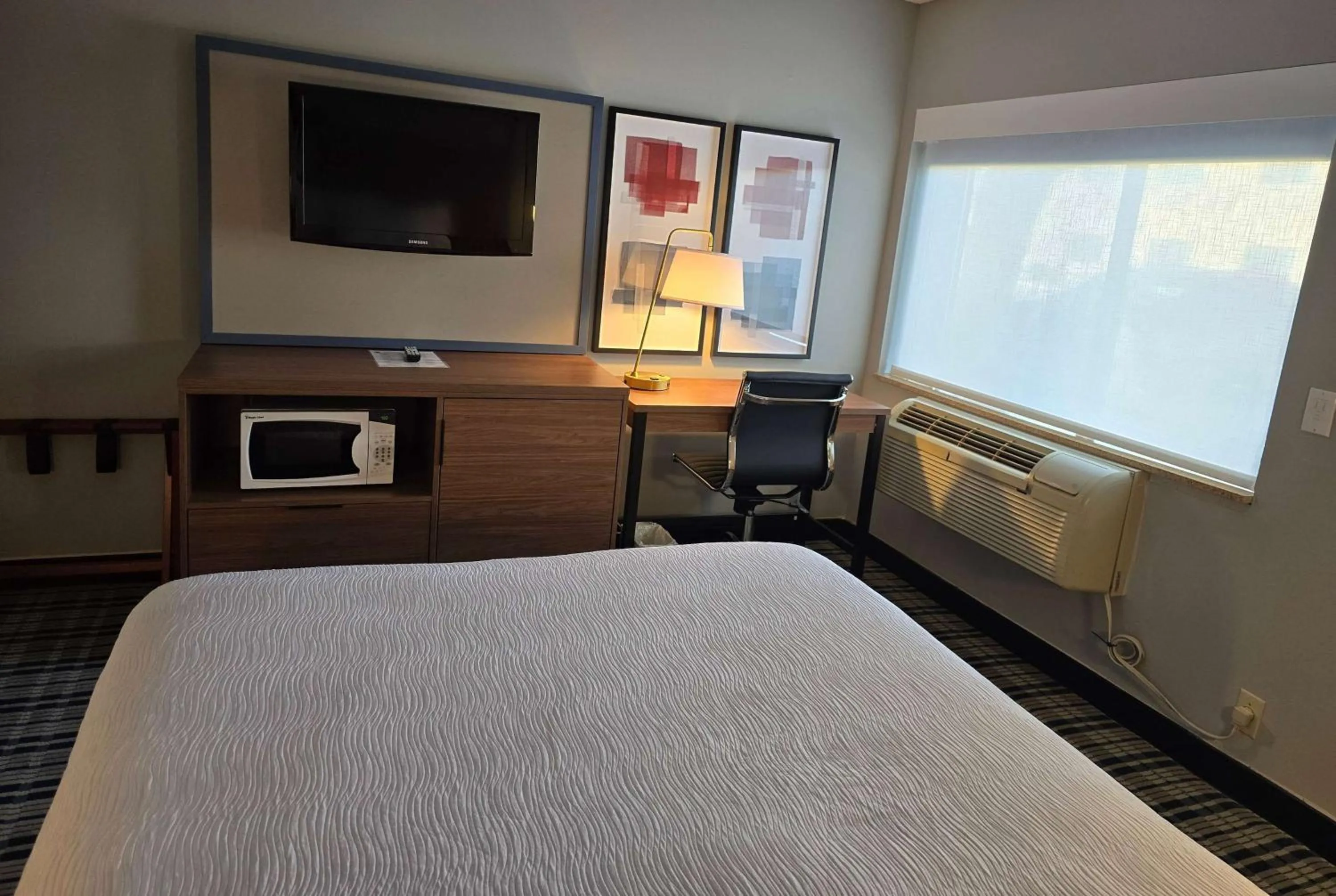 Photo of the whole room, Bed in AmericInn by Wyndham Beloit