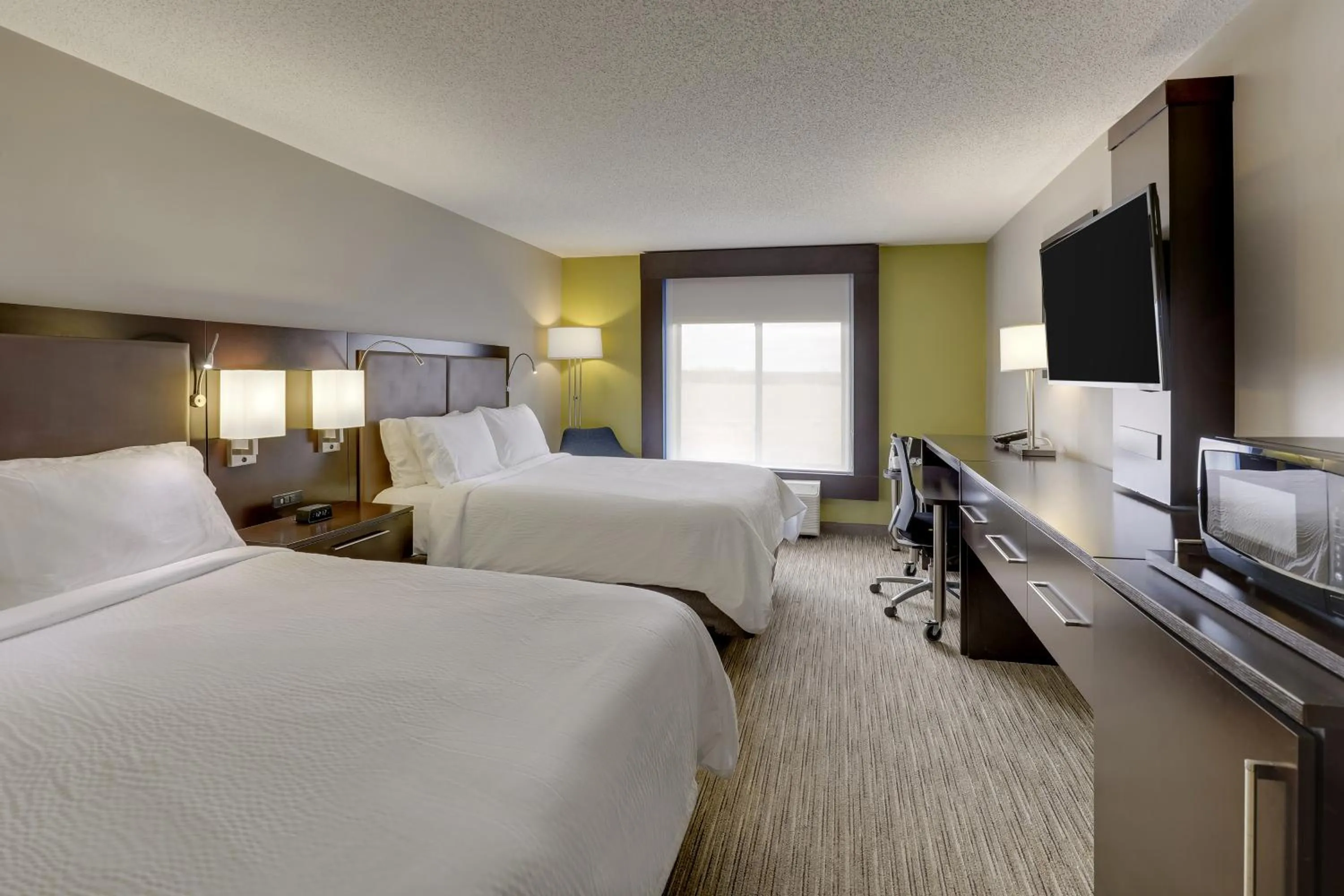 Bed in Holiday Inn Express Hotel & Suites Bryan-Montpelier by IHG