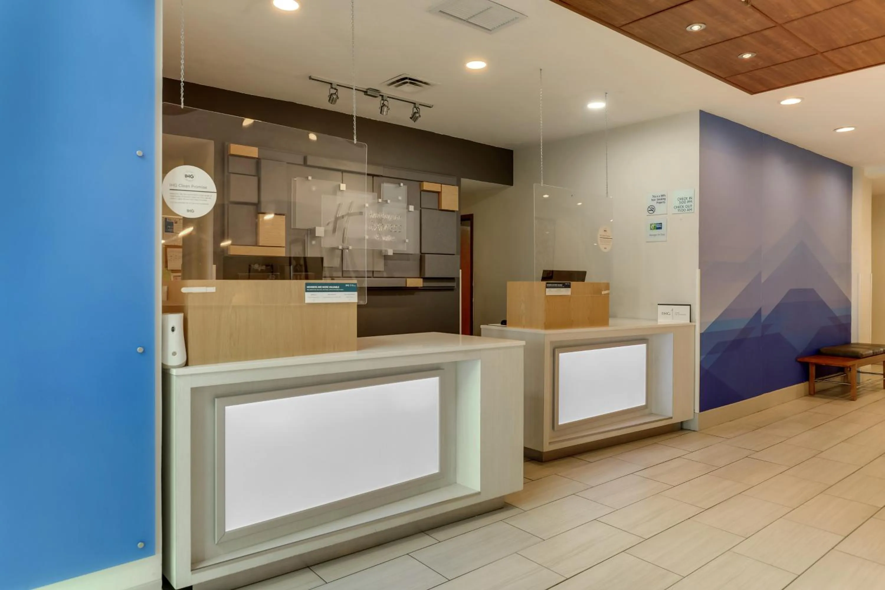Lobby or reception in Holiday Inn Express Hotel & Suites Bryan-Montpelier by IHG