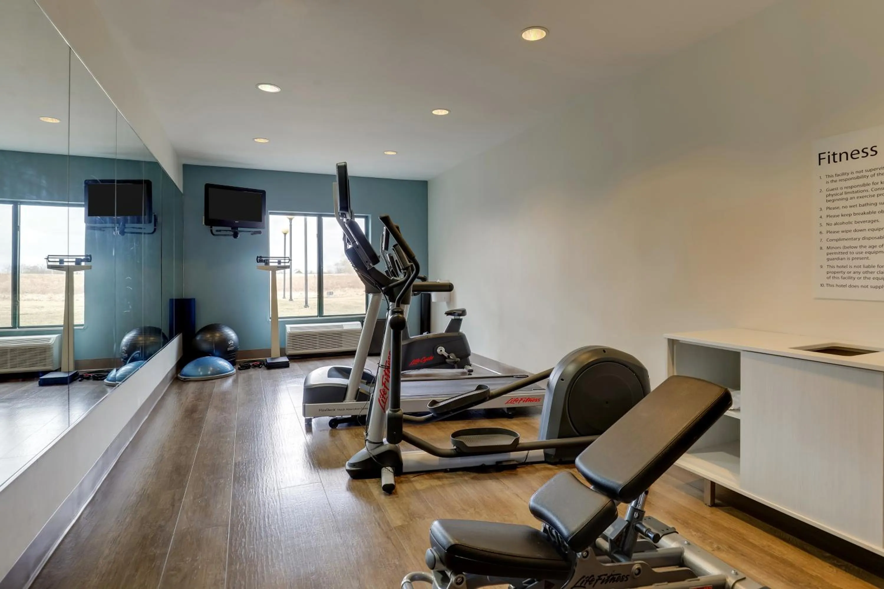 Fitness centre/facilities in Holiday Inn Express Hotel & Suites Bryan-Montpelier by IHG