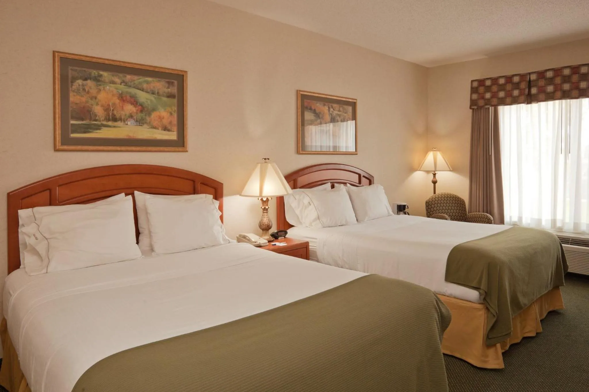 Photo of the whole room, Bed in Holiday Inn Express Hotel & Suites Bryan-Montpelier by IHG