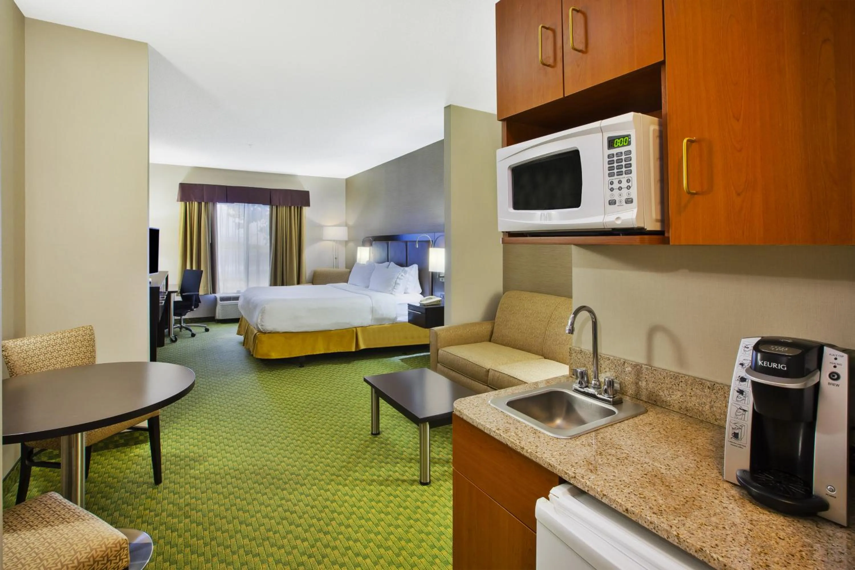Photo of the whole room, Bed in Holiday Inn Express Hotel & Suites Bryan-Montpelier by IHG
