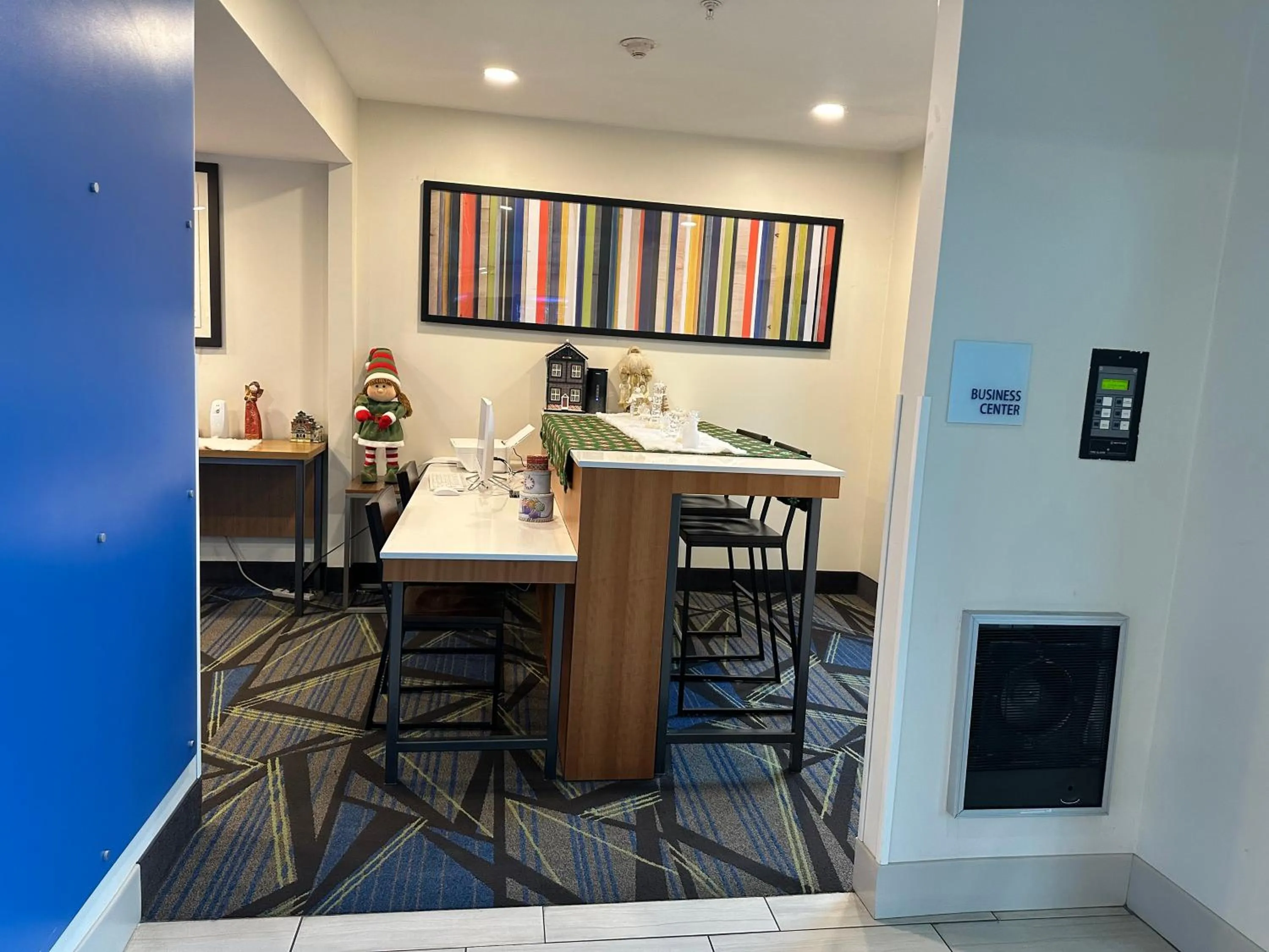 Seating area in Holiday Inn Express Hotel & Suites Bryan-Montpelier by IHG