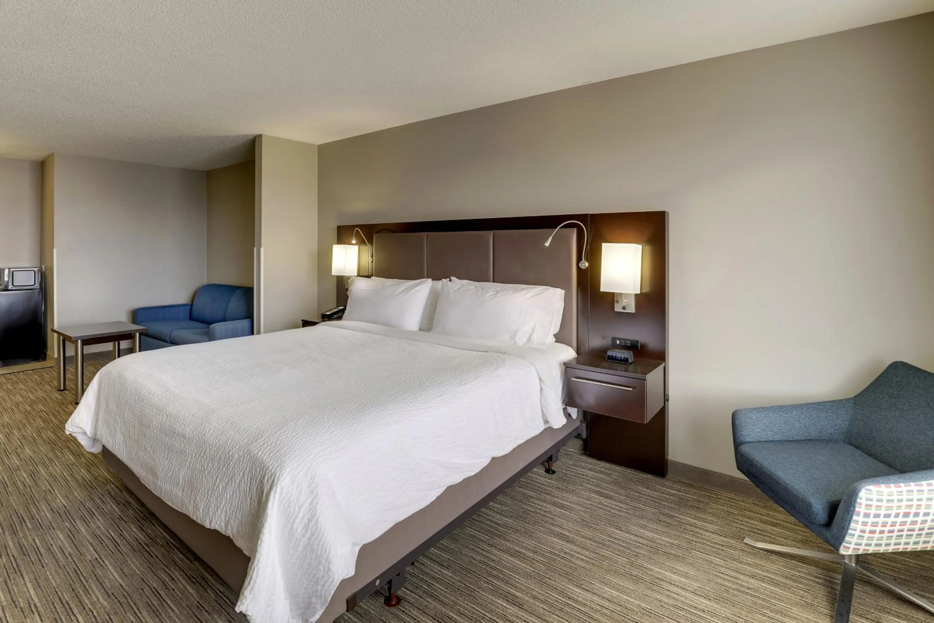 Bed in Holiday Inn Express Hotel & Suites Bryan-Montpelier by IHG