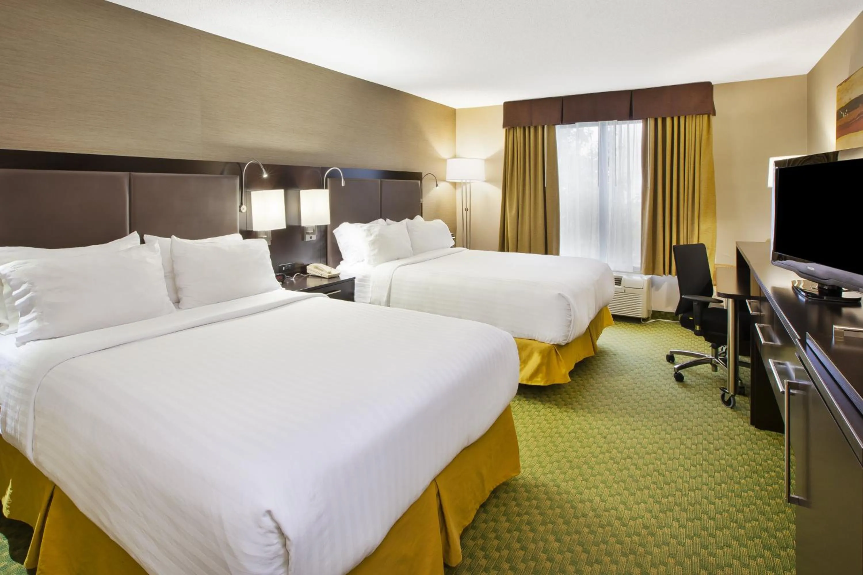 Photo of the whole room, Bed in Holiday Inn Express Hotel & Suites Bryan-Montpelier by IHG