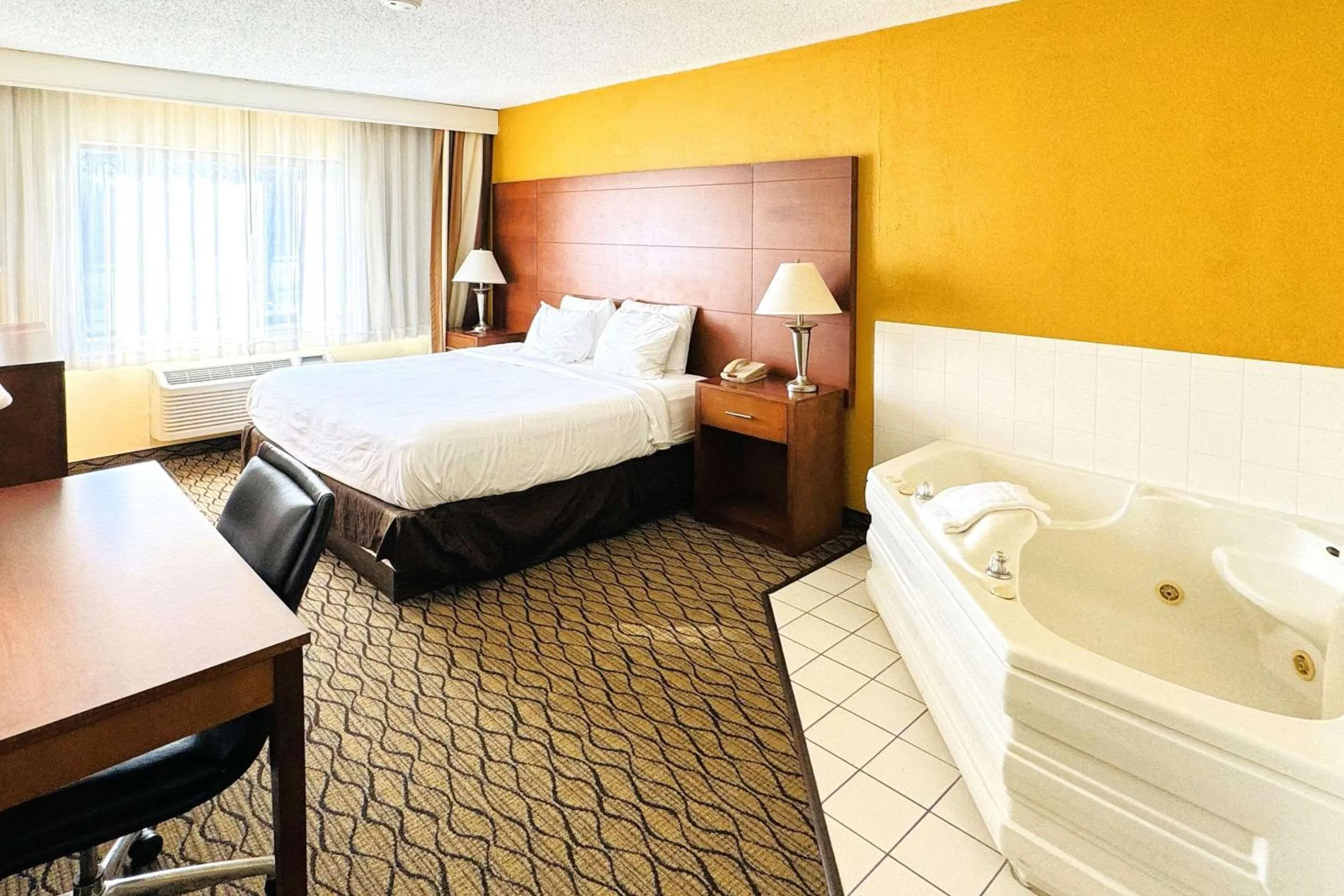 Bedroom, Bed in Country Inn & Suites by Radisson, Mishawaka, IN