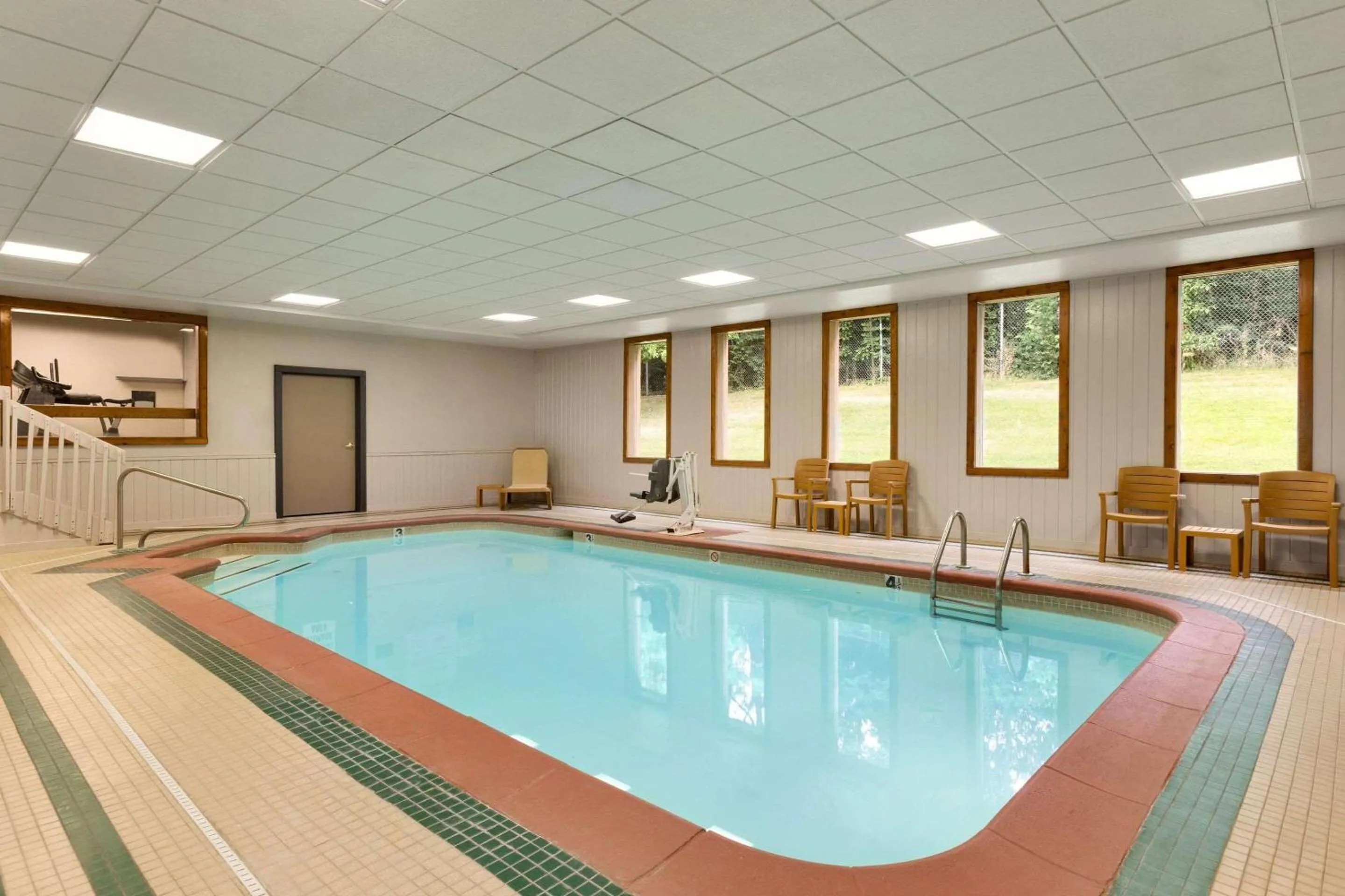Swimming pool in Country Inn & Suites by Radisson, Mishawaka, IN