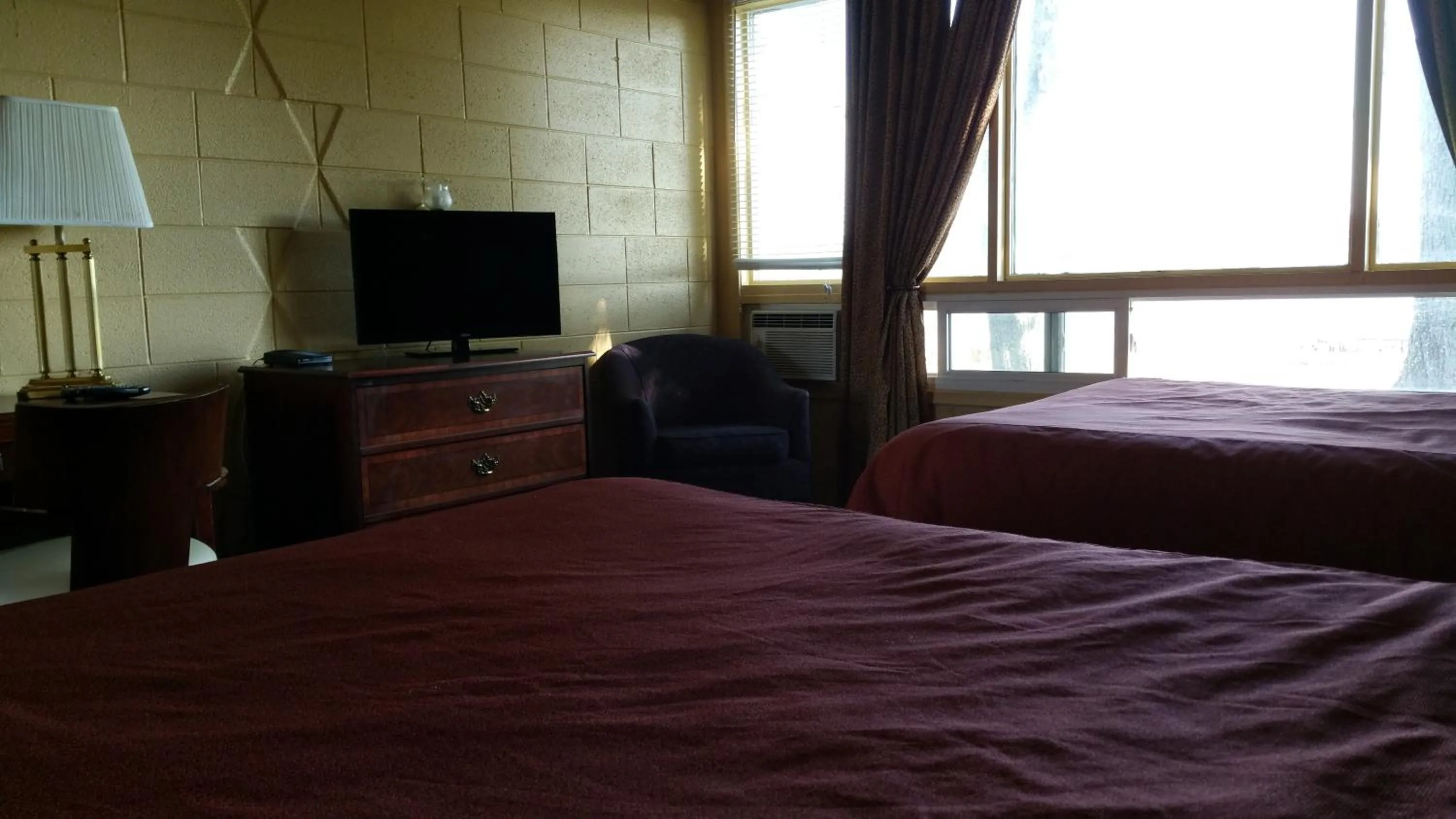 Bed in Riverview Motel