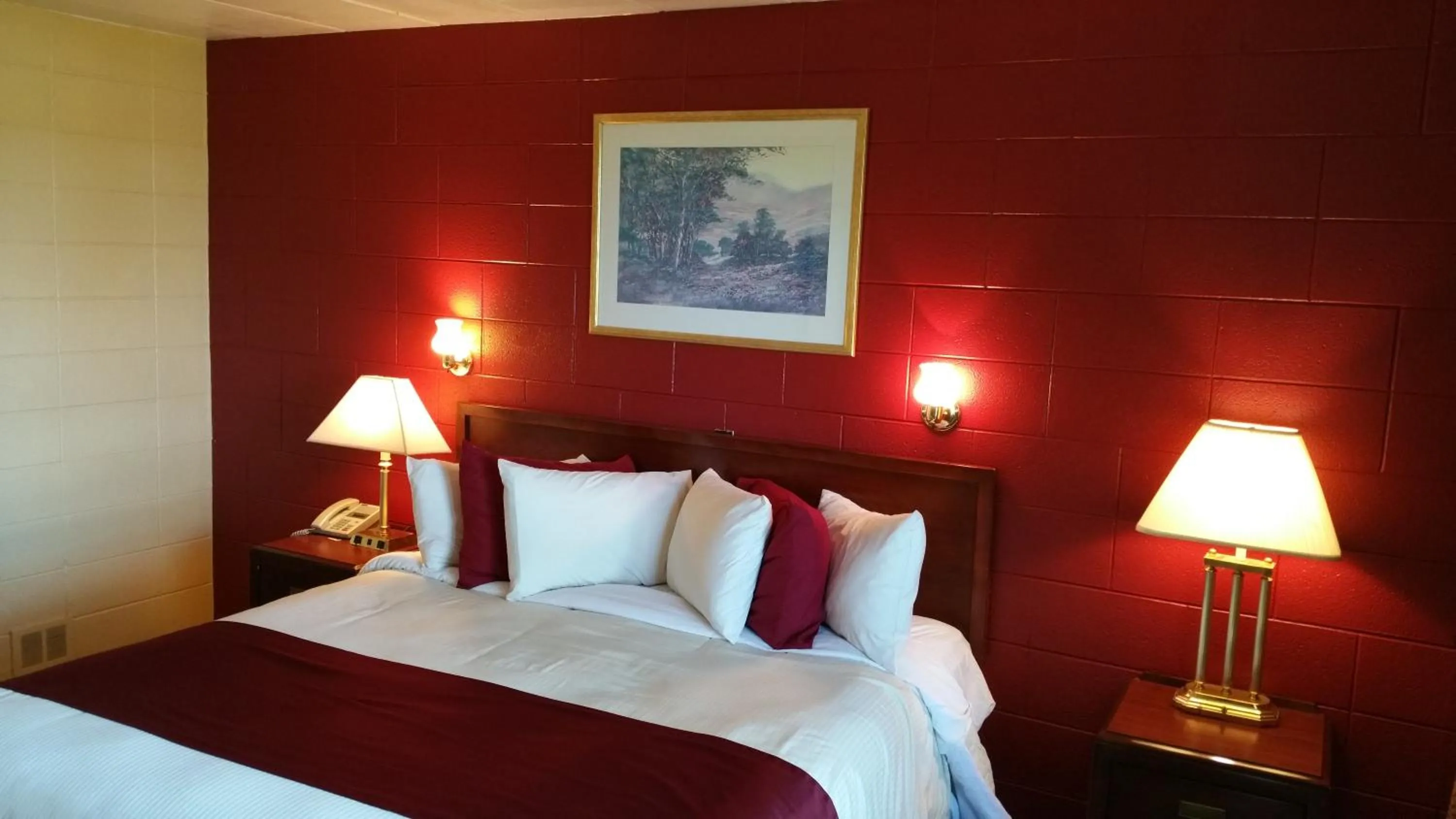 Bed in Riverview Motel