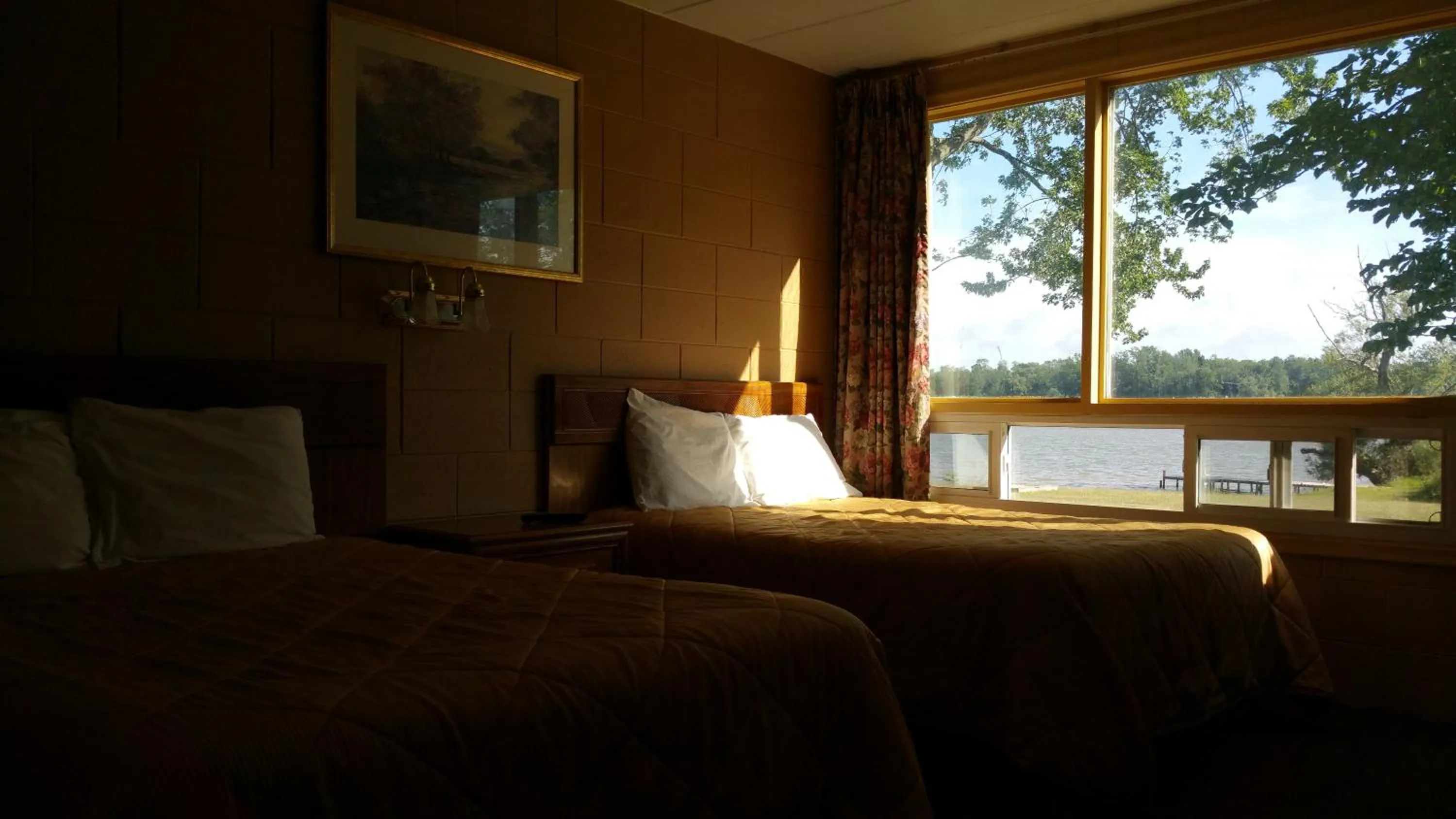 Bed in Riverview Motel