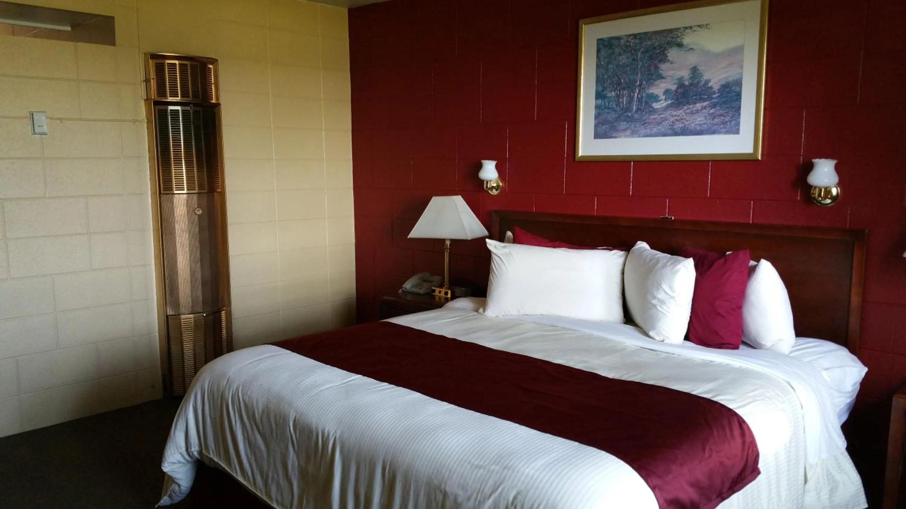 Bed in Riverview Motel