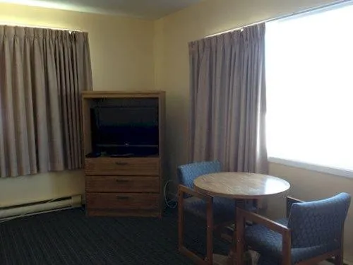 Communal lounge/ TV room in Riverview Motel
