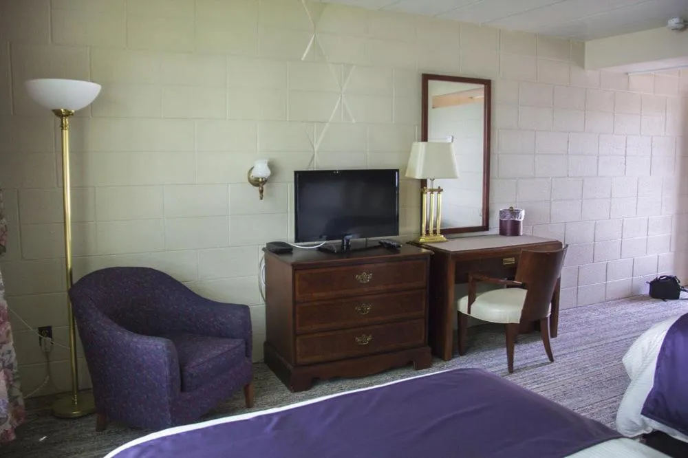 TV and multimedia, Bed in Riverview Motel