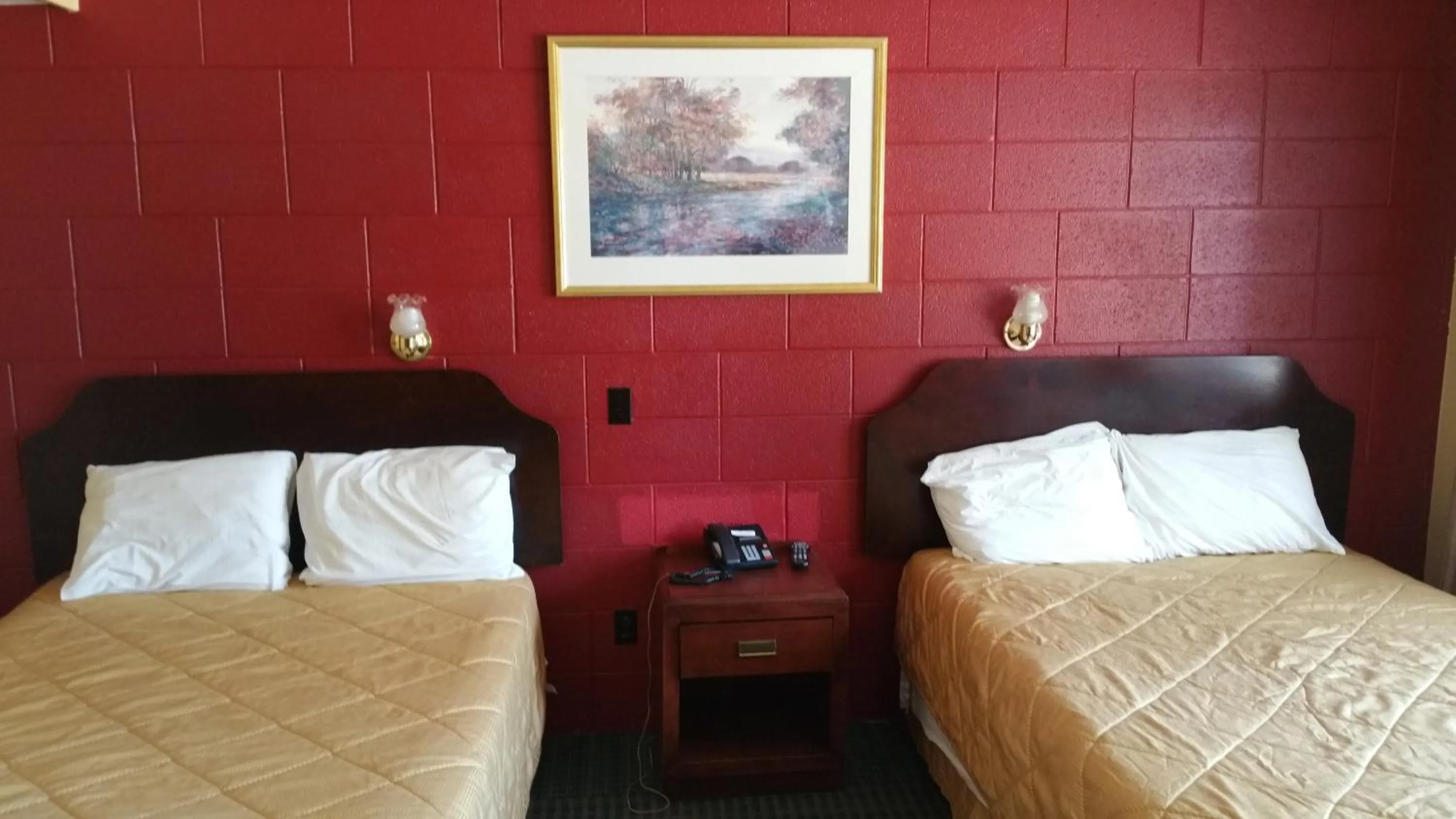 Bed in Riverview Motel