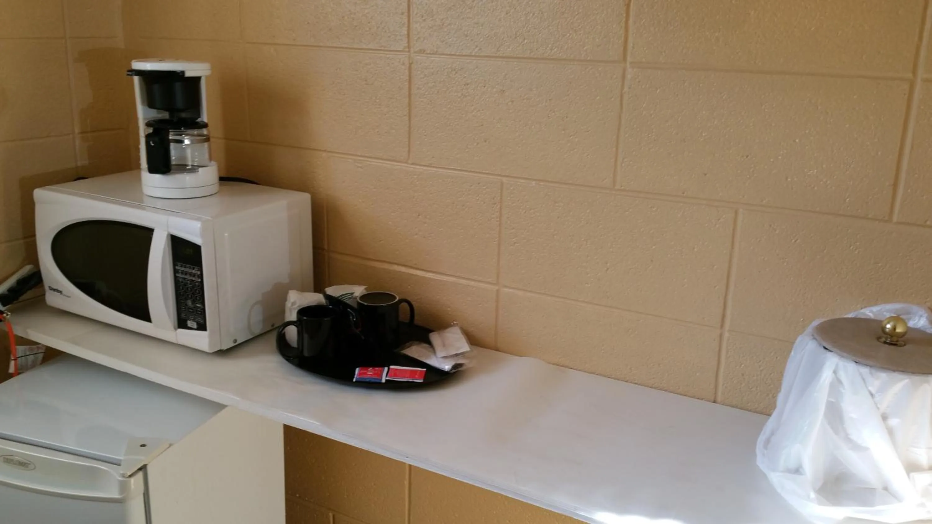 Coffee/tea facilities in Riverview Motel