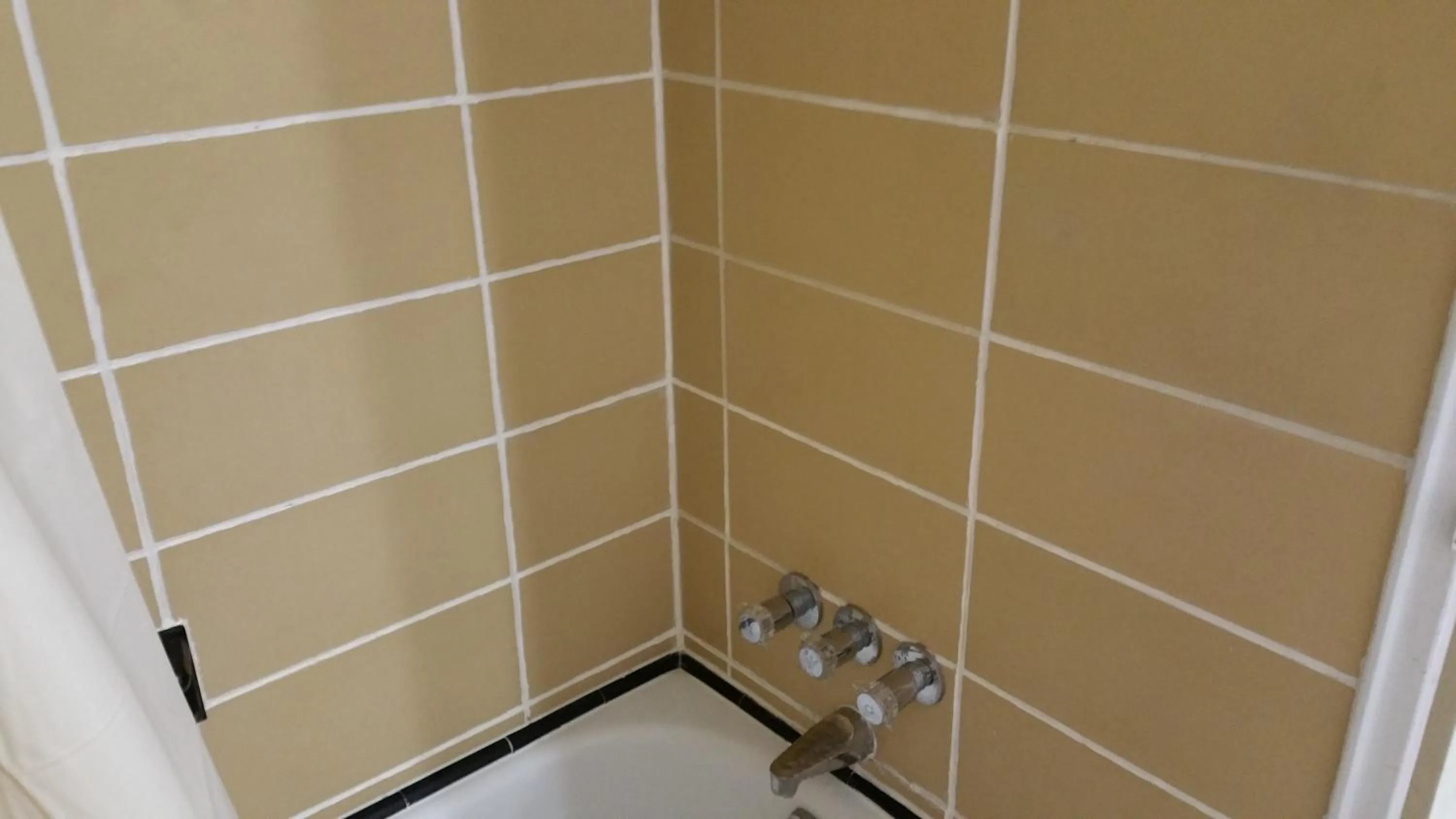 Bathroom in Riverview Motel