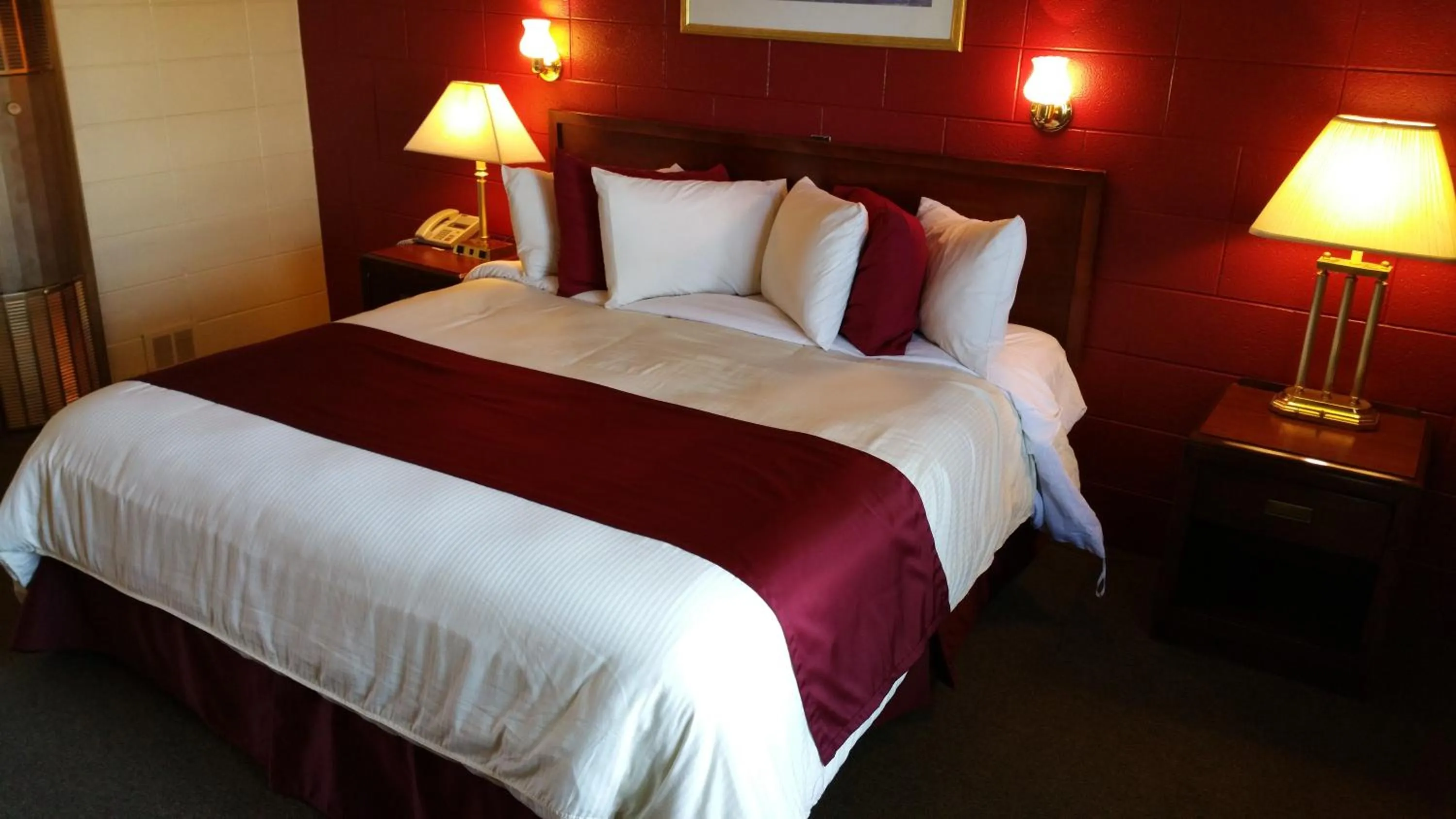 Bed in Riverview Motel