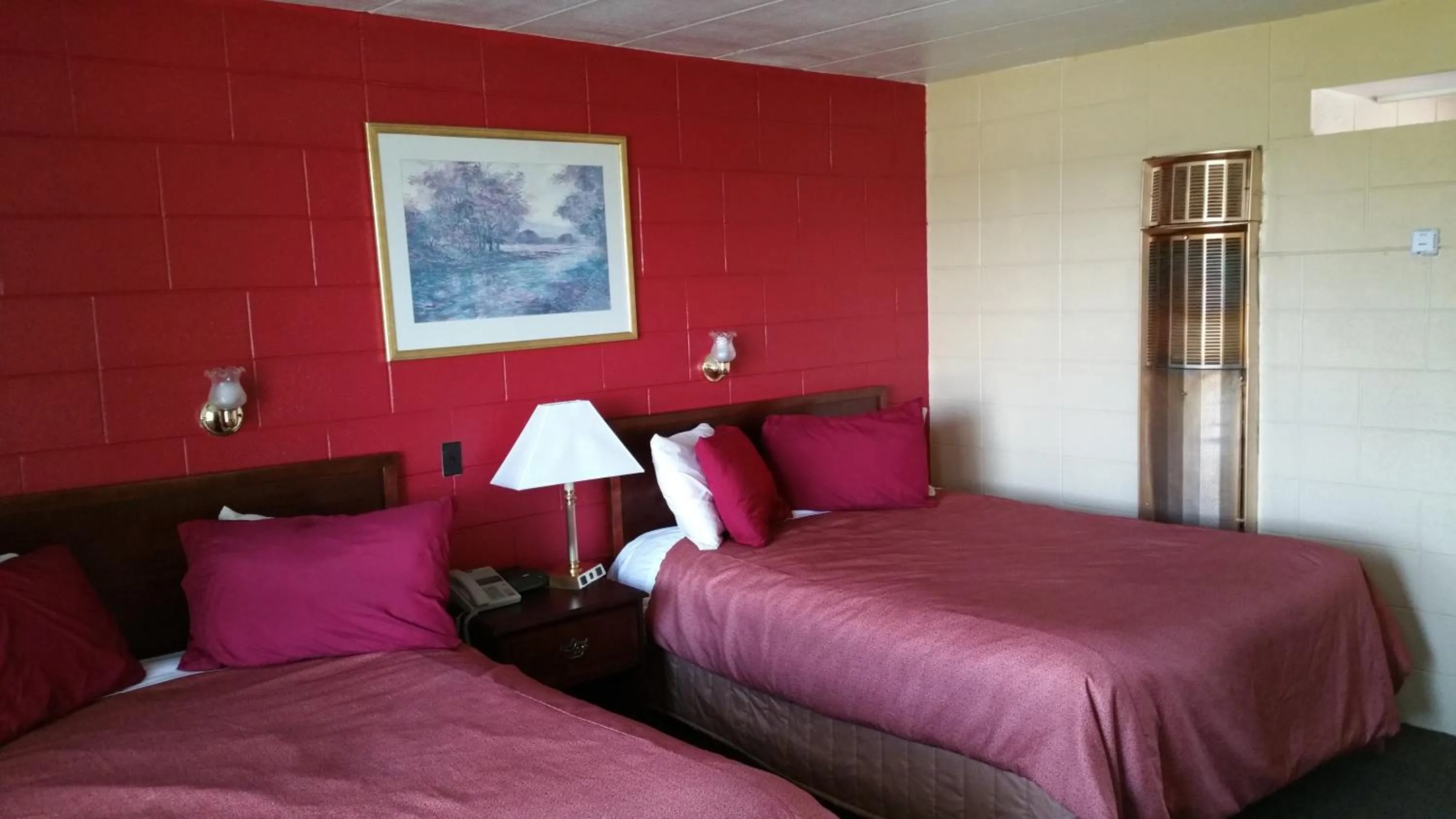 Bed in Riverview Motel