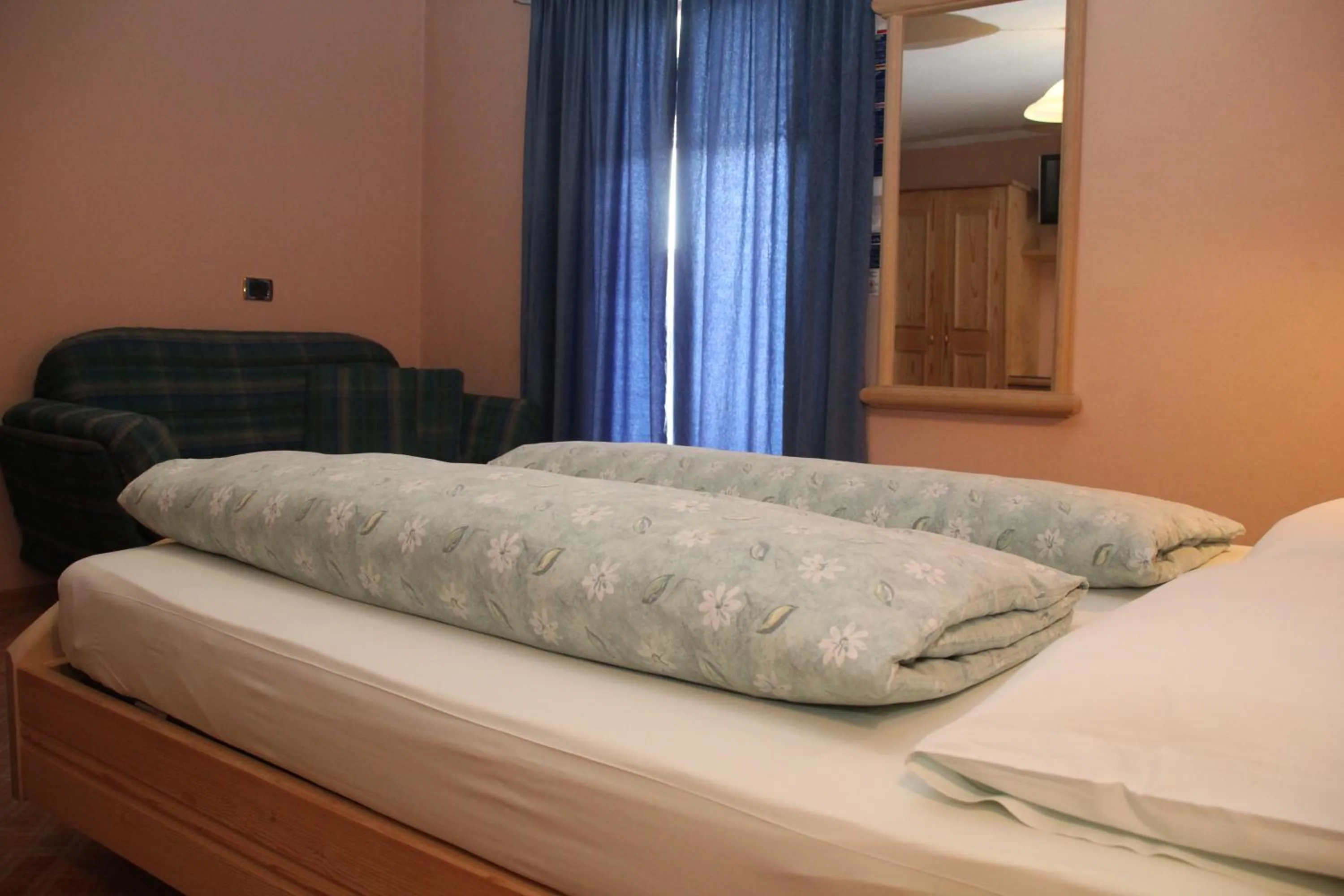 Photo of the whole room, Bed in Albergo Caravasc