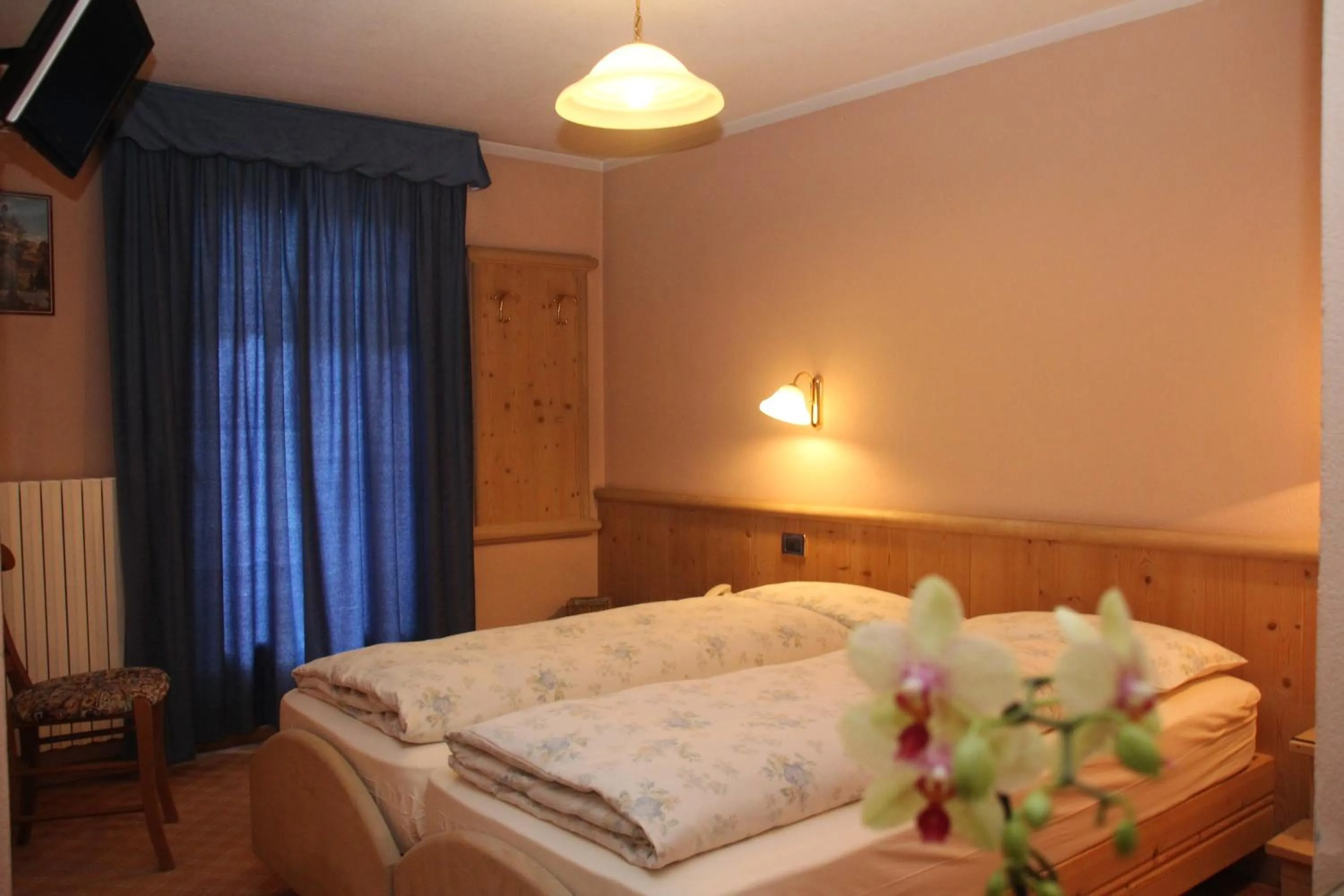 Photo of the whole room, Bed in Albergo Caravasc