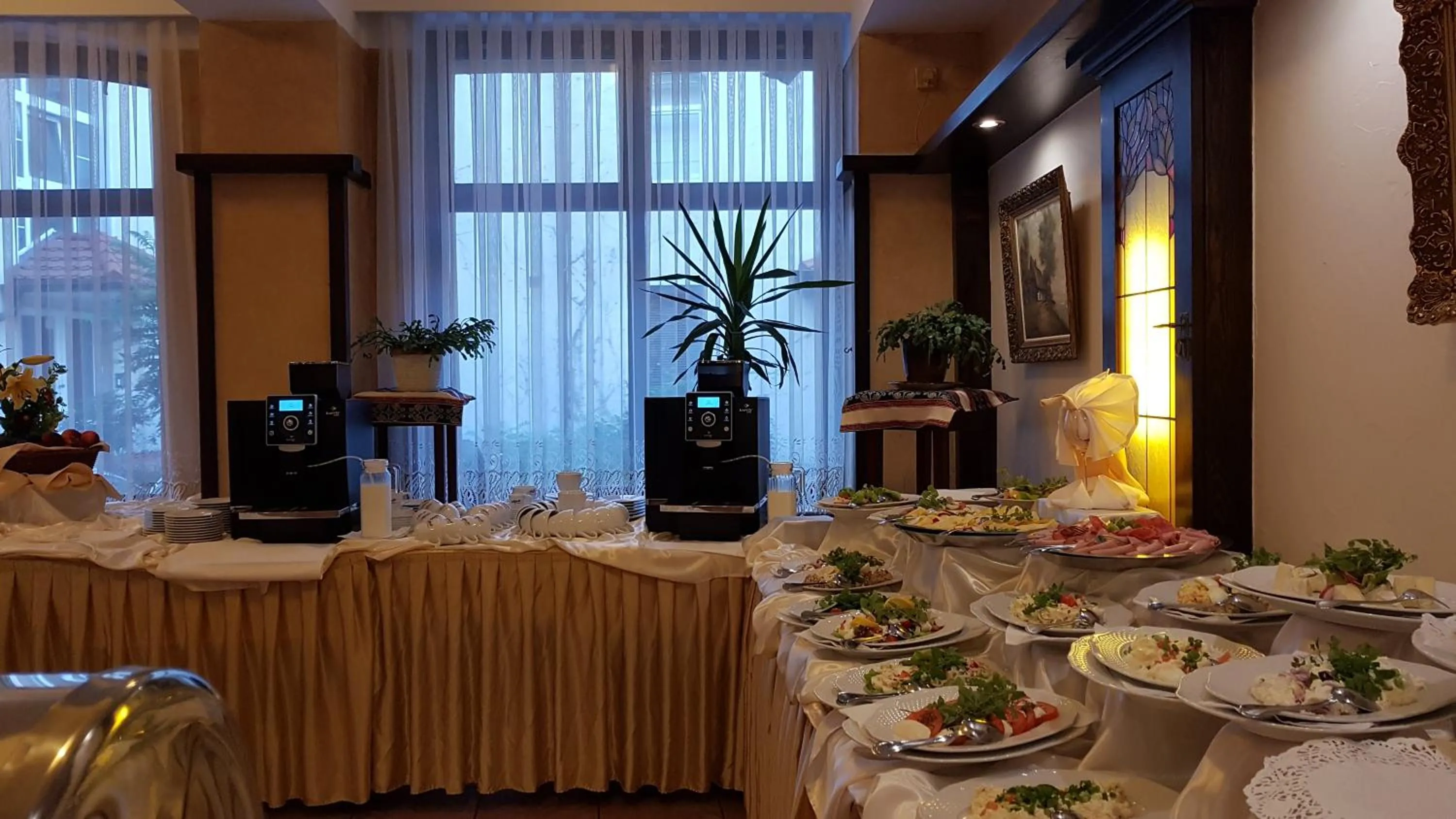 Buffet breakfast in Hotel Retman