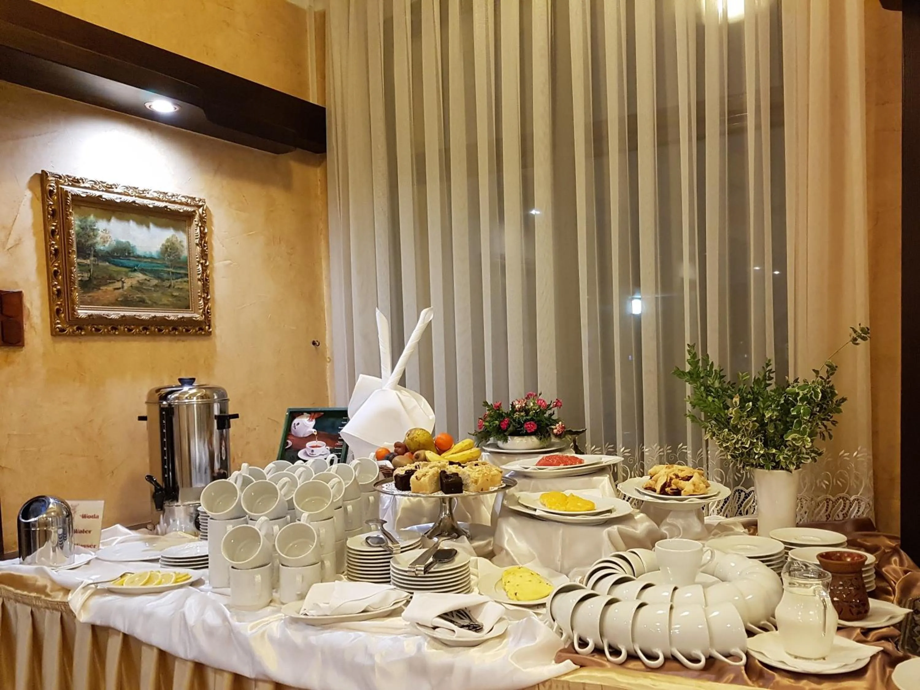 Buffet breakfast in Hotel Retman